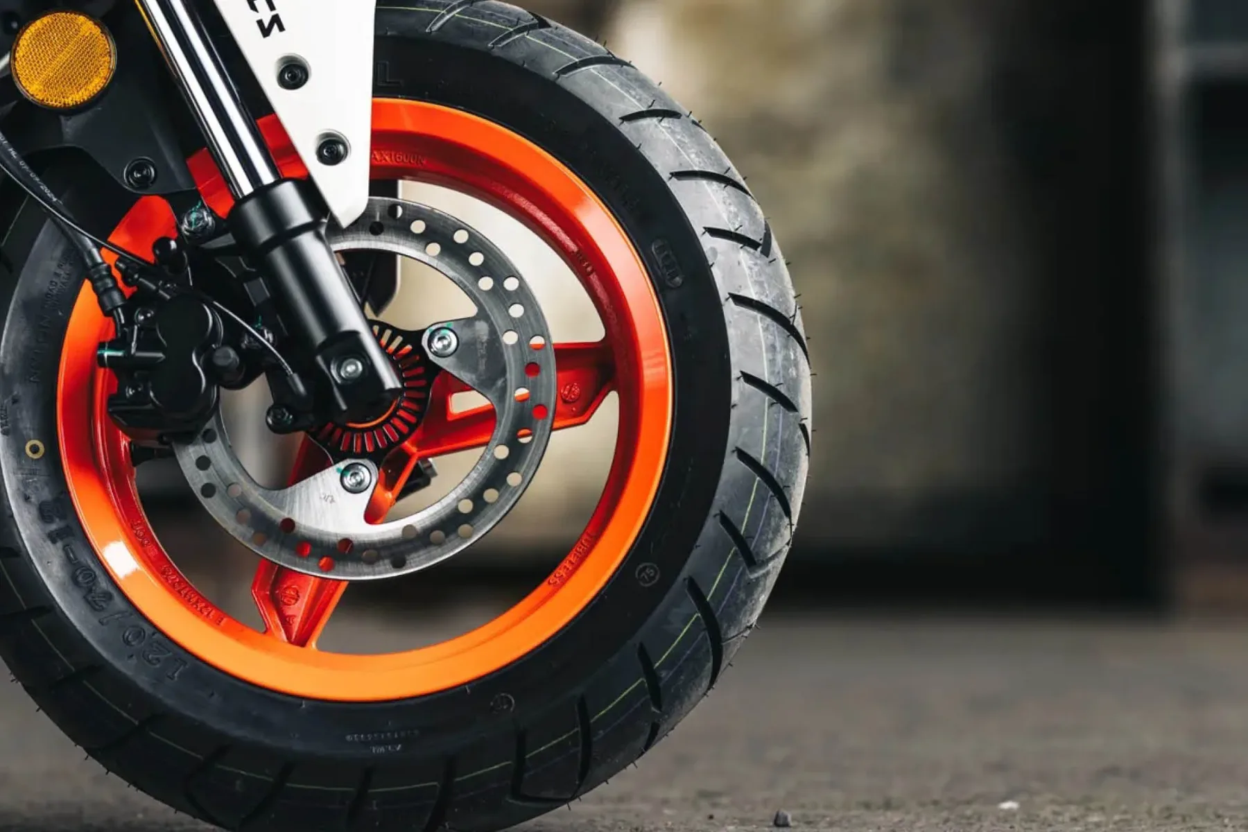Mini café racer, ki te gleda z velikimi očmi: CFMOTO Papio SS 2026