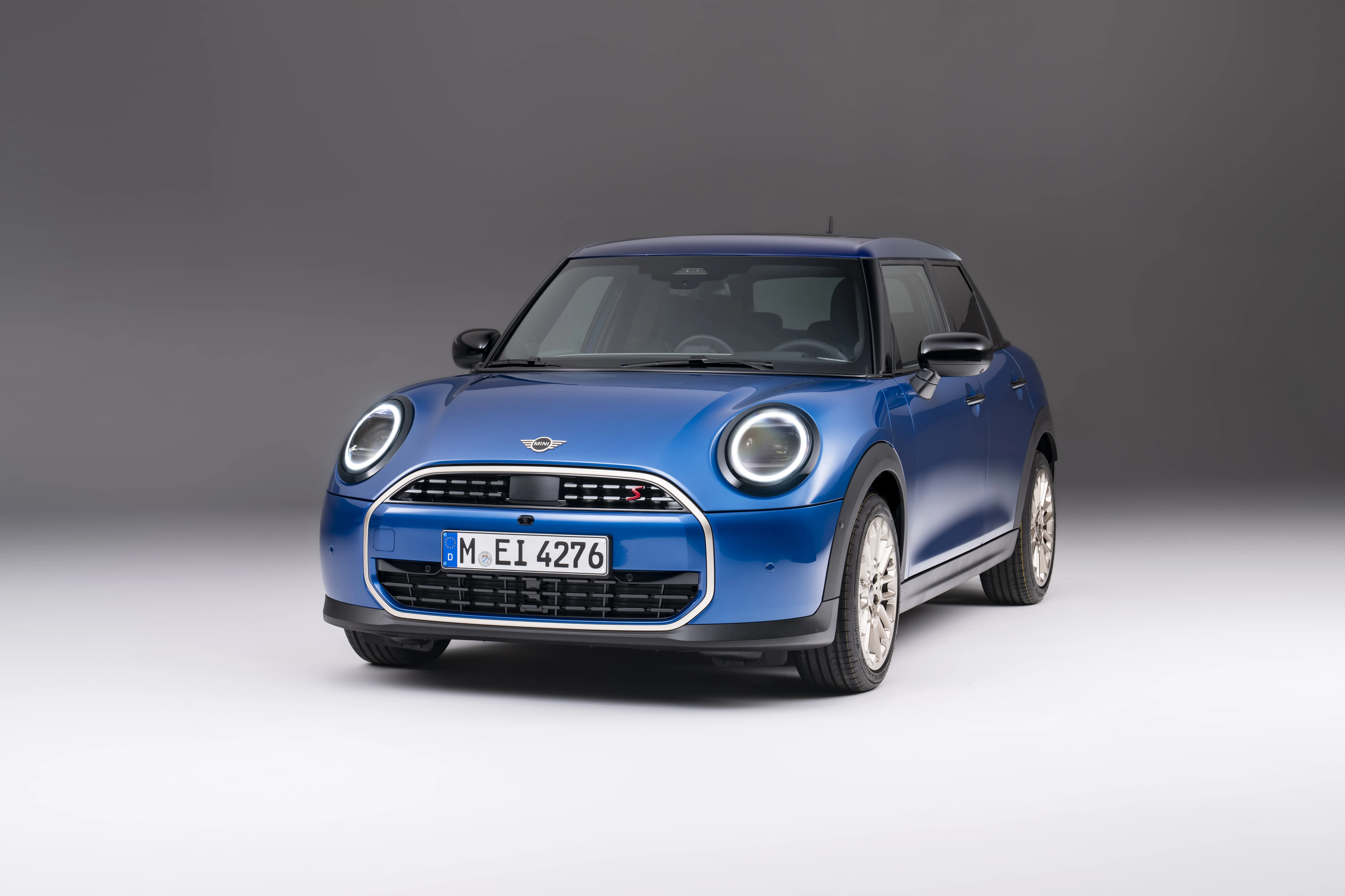 MINI Cooper pet vrat 2024: skoraj družinski MINI