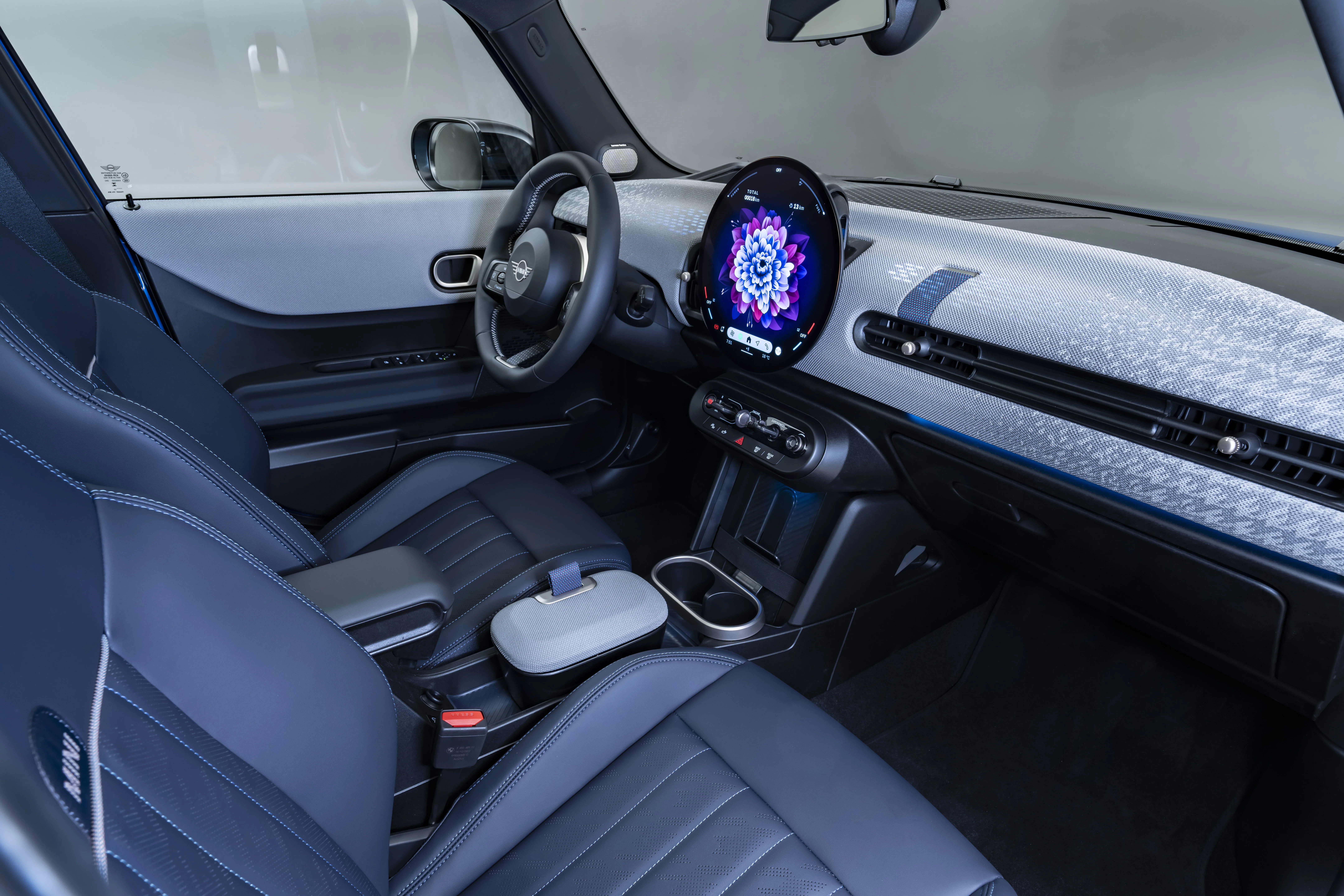 MINI Cooper pet vrat 2024: skoraj družinski MINI