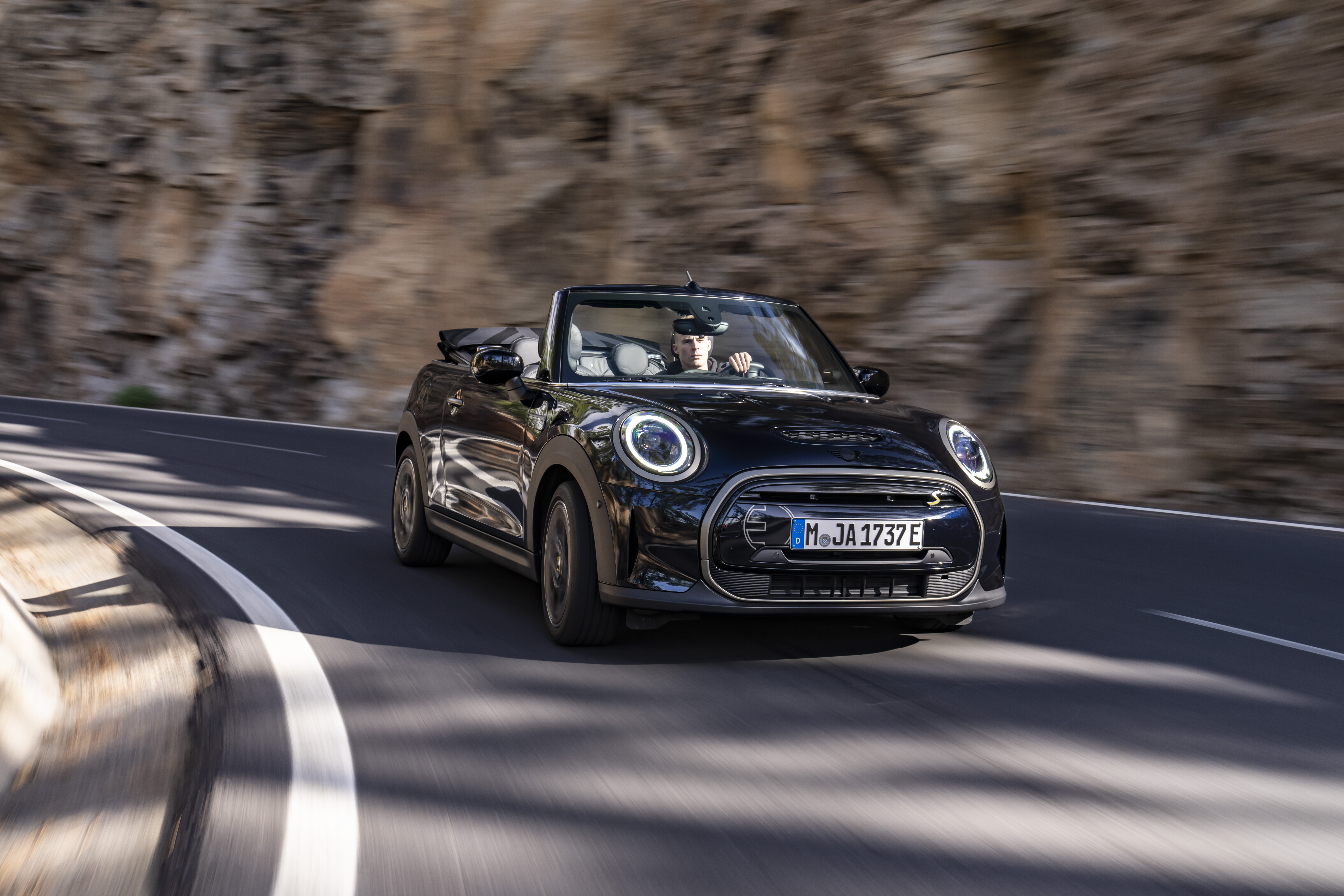 MINI Cooper SE Cabrio: omejena serija popolnoma električnega kabrioleta