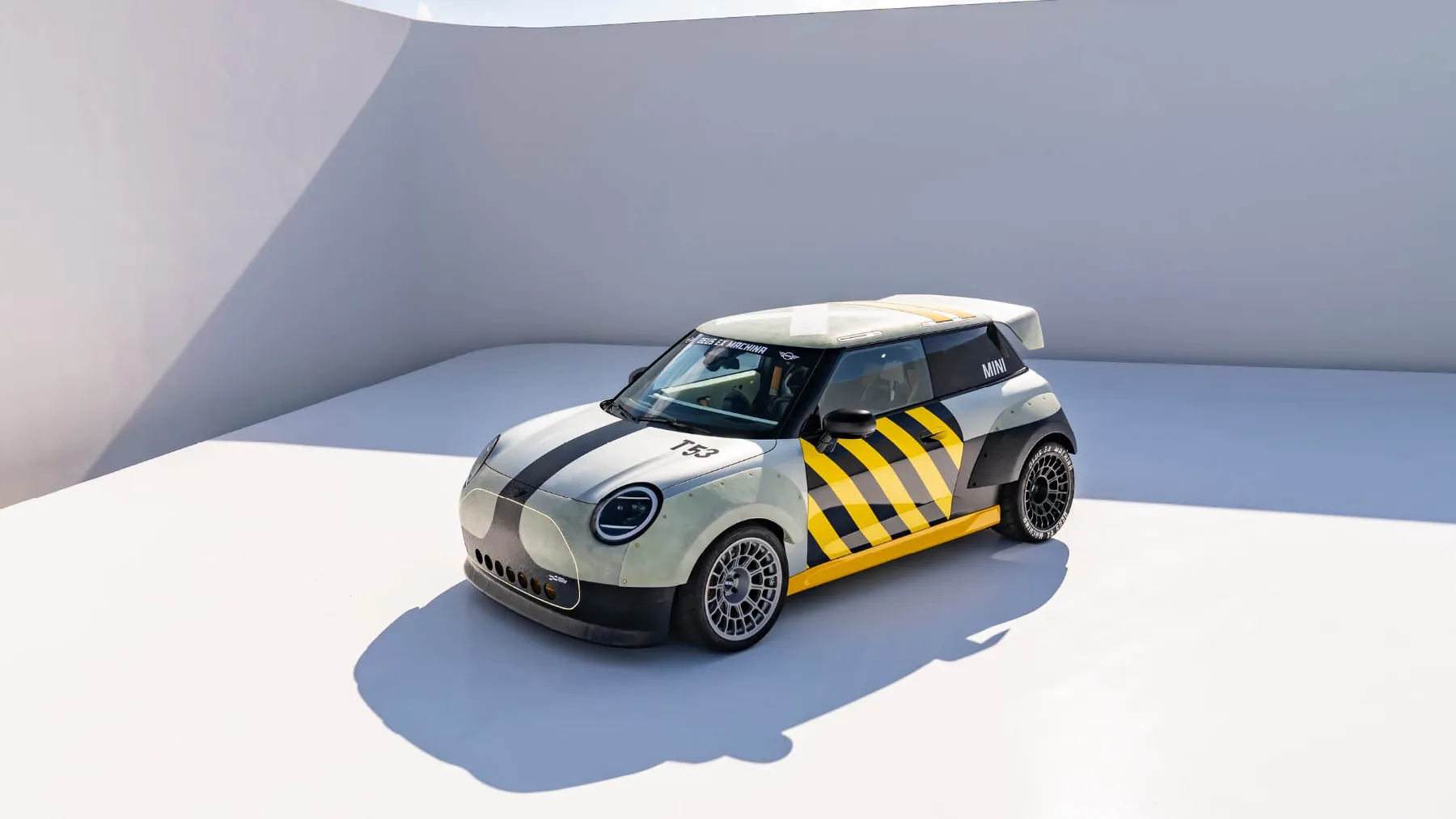 MINI JCW x Deus Ex Machina: The Skeg & The Machina – ko surf sreča Nordschleife