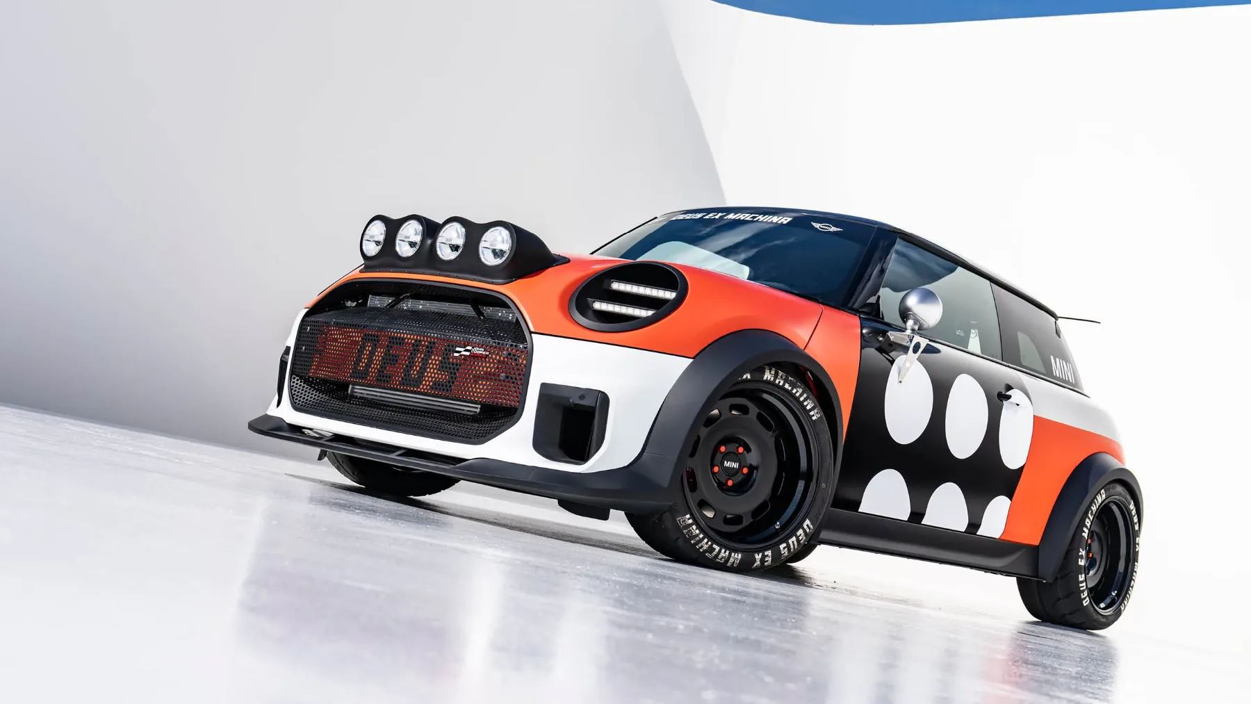MINI JCW x Deus Ex Machina: The Skeg & The Machina – ko surf sreča Nordschleife