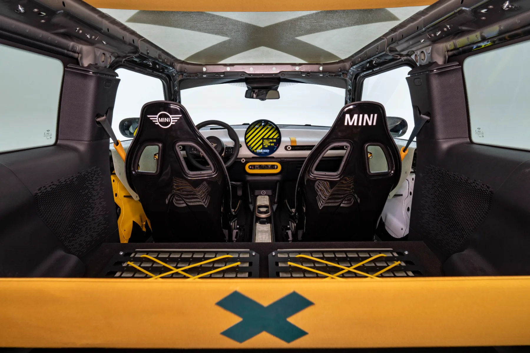 MINI JCW x Deus Ex Machina: The Skeg & The Machina – ko surf sreča Nordschleife