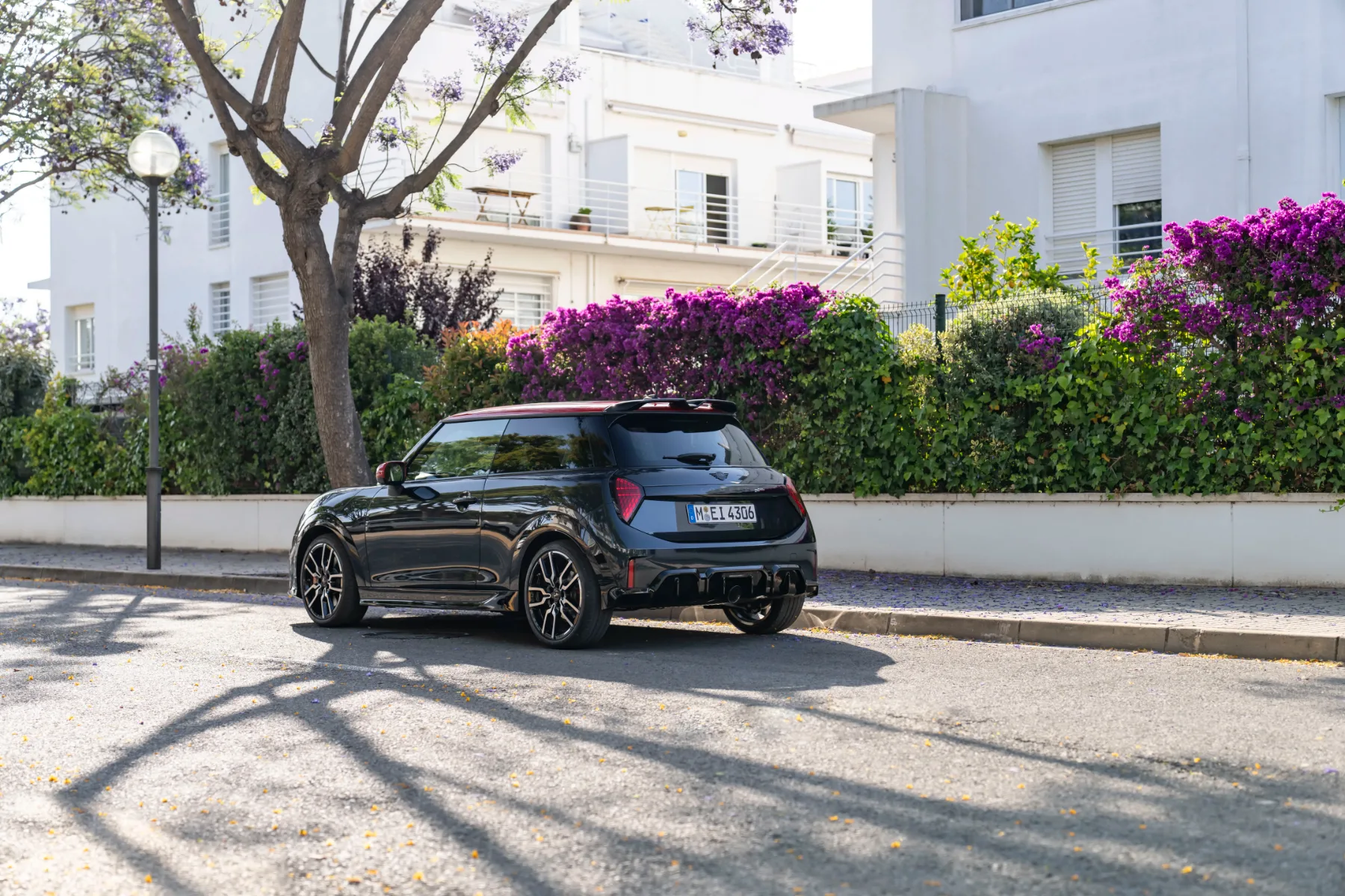 MINI John Cooper Works 2025: legenda mestnih dirkalnikov se vrača v polnem zagonu