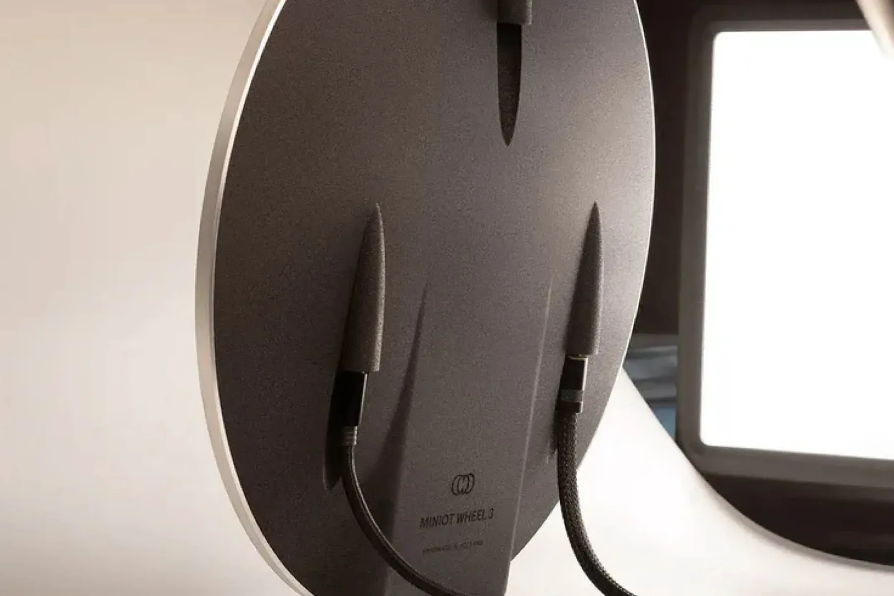 Miniot Wheel 3: gramofon, ki bere vinil s svetlobo, ne z magneti