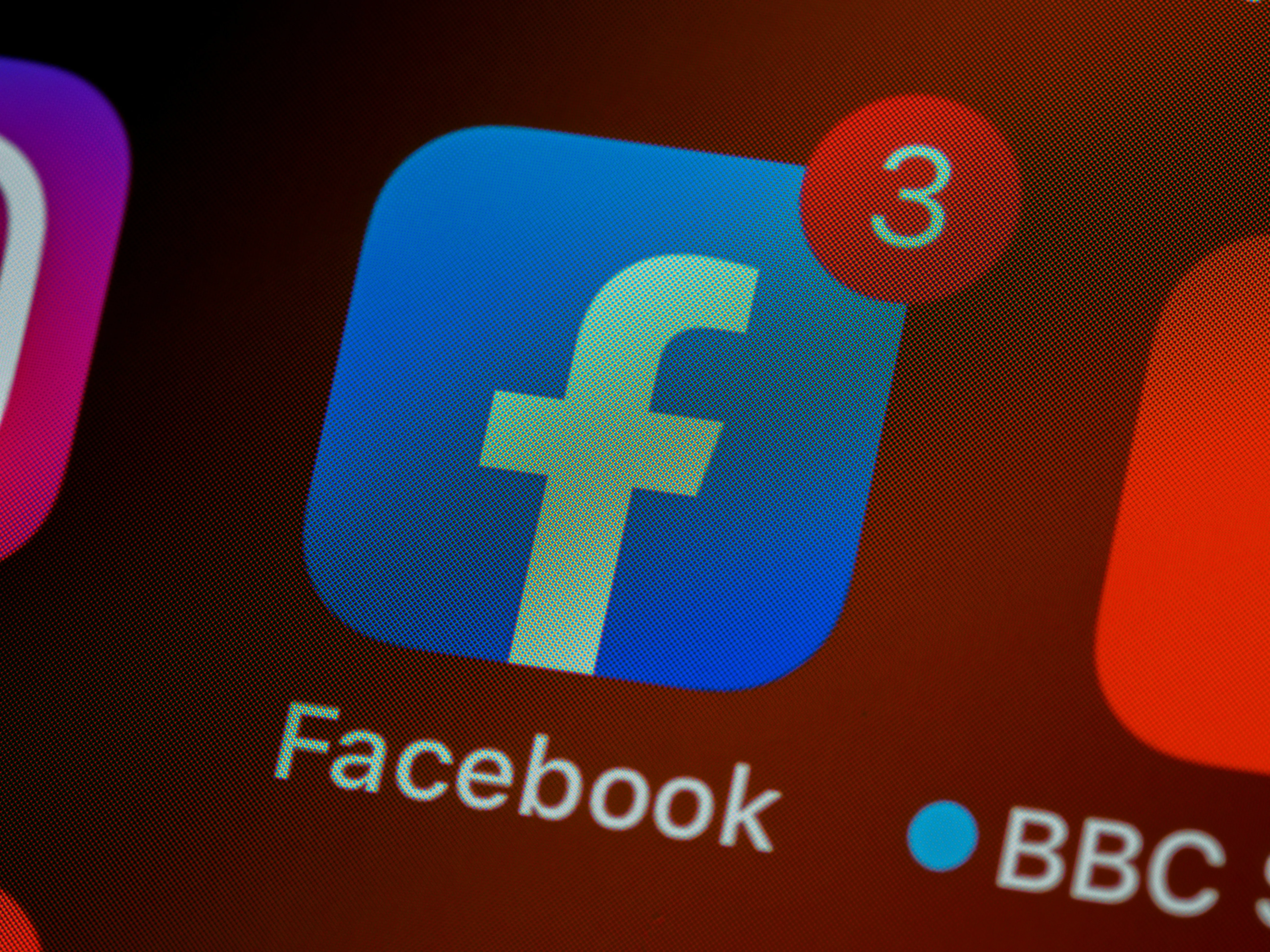 Mislite, da znate uporabljati Facebook? Odkrijte te neznane funkcije, ki vas bodo navdušile!