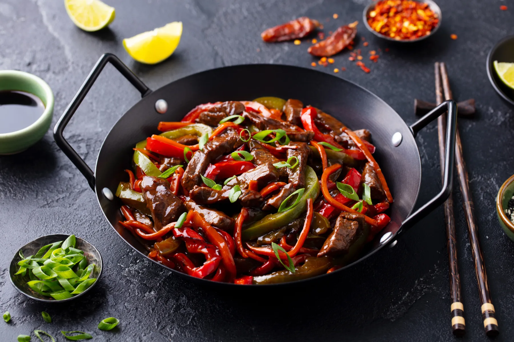 Mongolska govedina, ki zasenči celo wok mojstre: Recept, ki osvoji brbončice