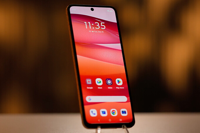 Motorola Bendy: Motorolin zvijajoč pametni telefon je futuristična zapestnica