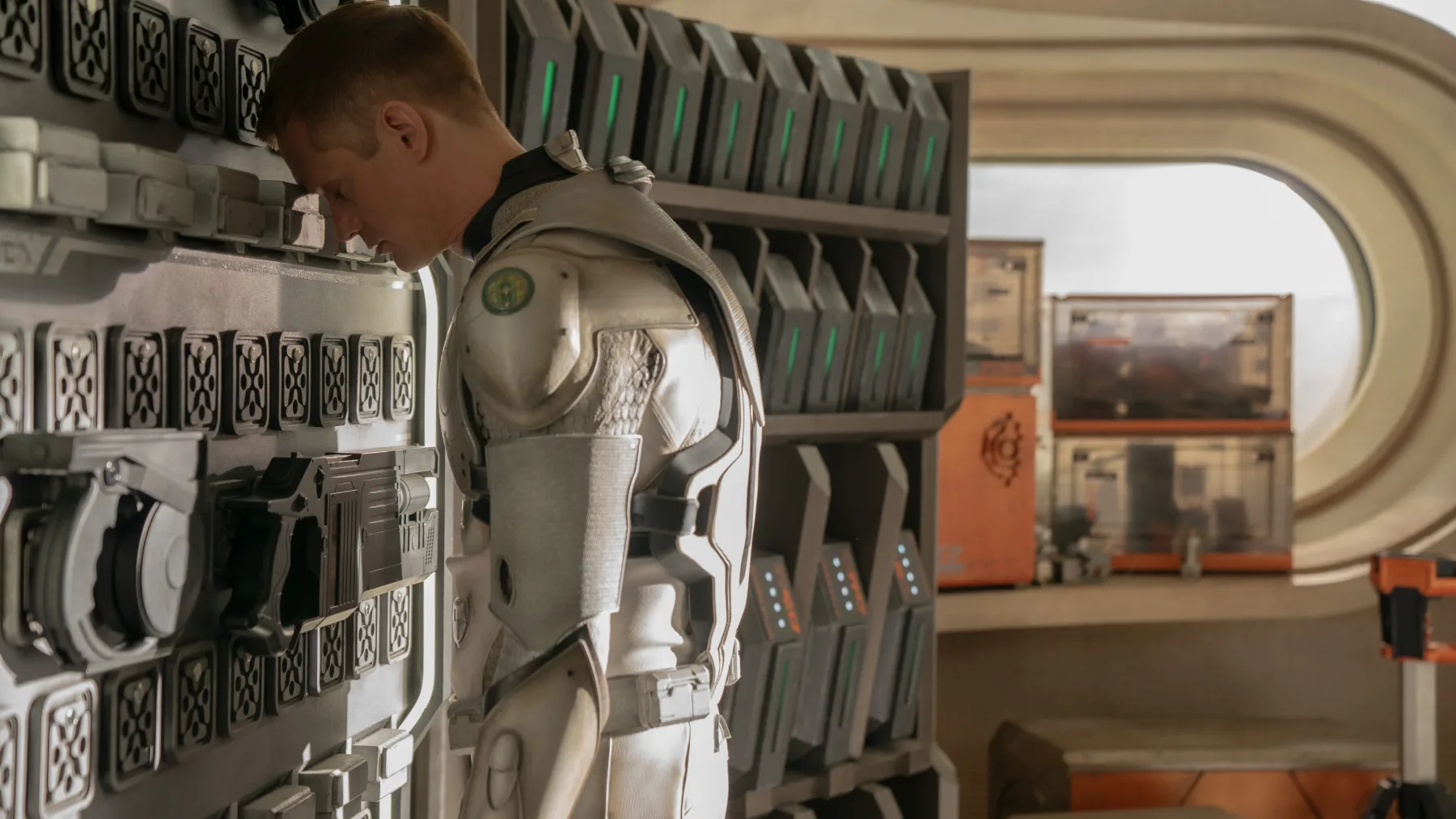 murderbot: nova serija na apple tv+, kjer je robot bolj človeški kot ti