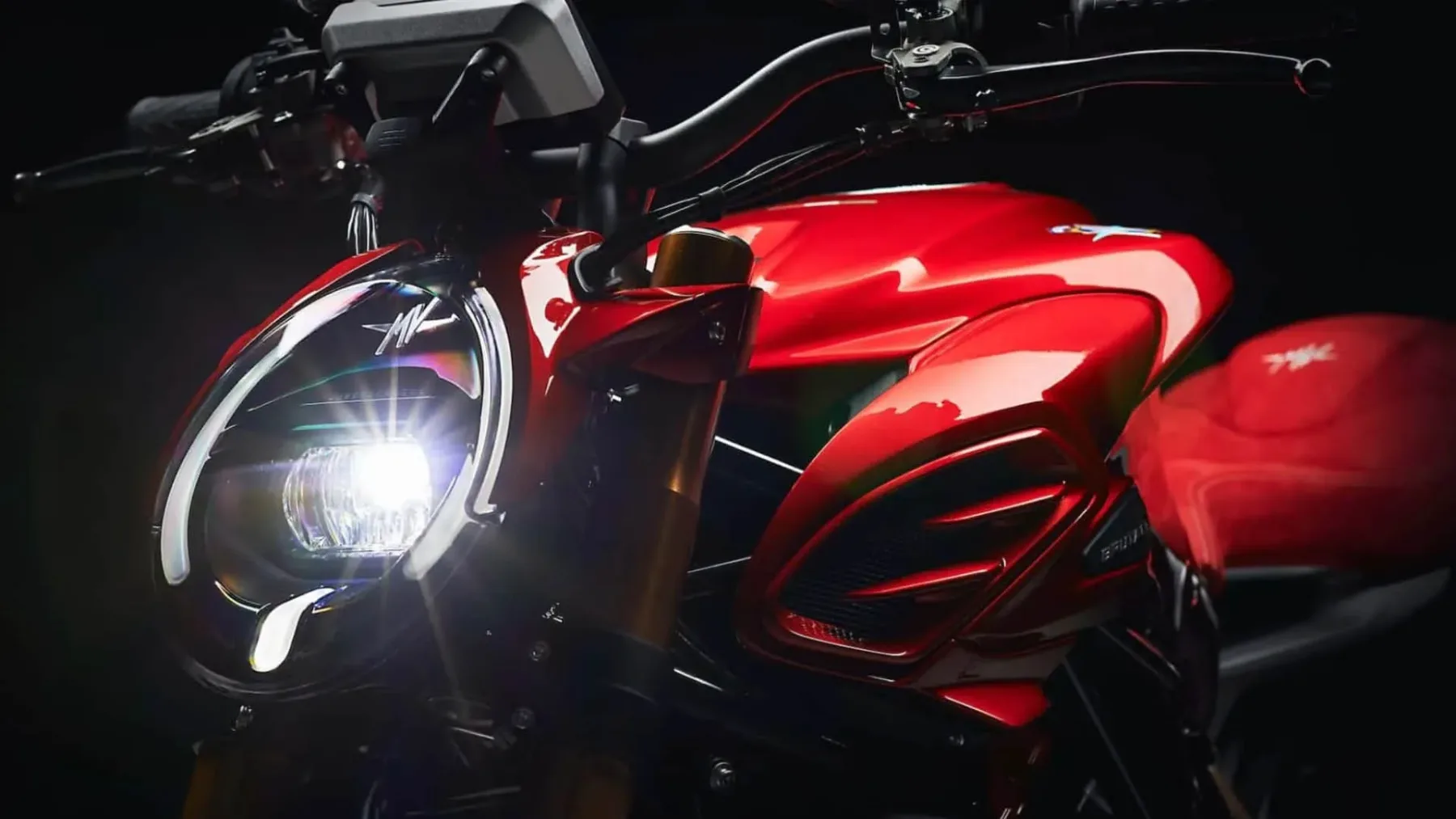 MV Agusta Brutale Oro 2026: Ko italijanski temperament sreča vsakdanjo uporabnost