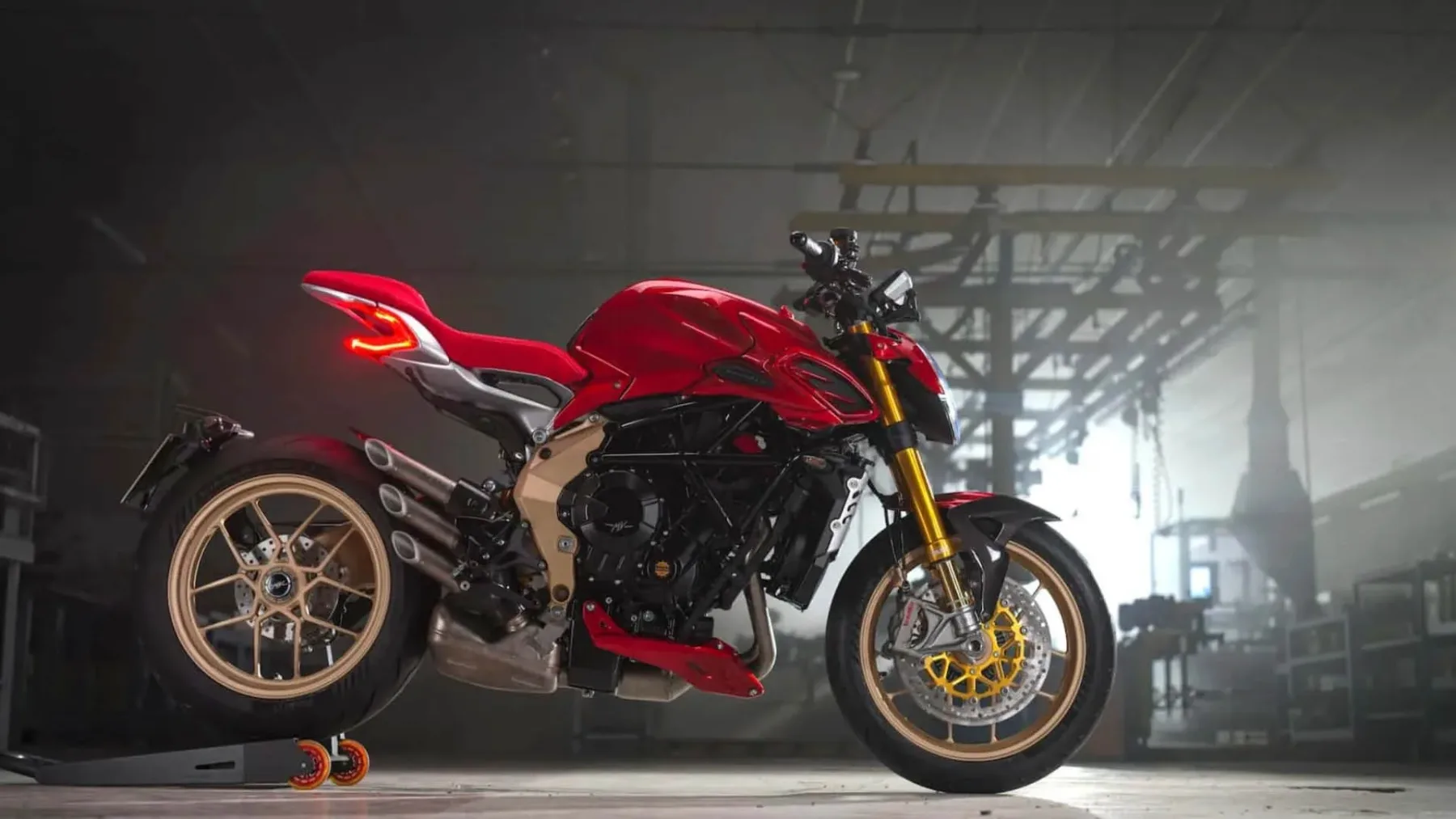 MV Agusta Brutale Oro 2026: Ko italijanski temperament sreča vsakdanjo uporabnost