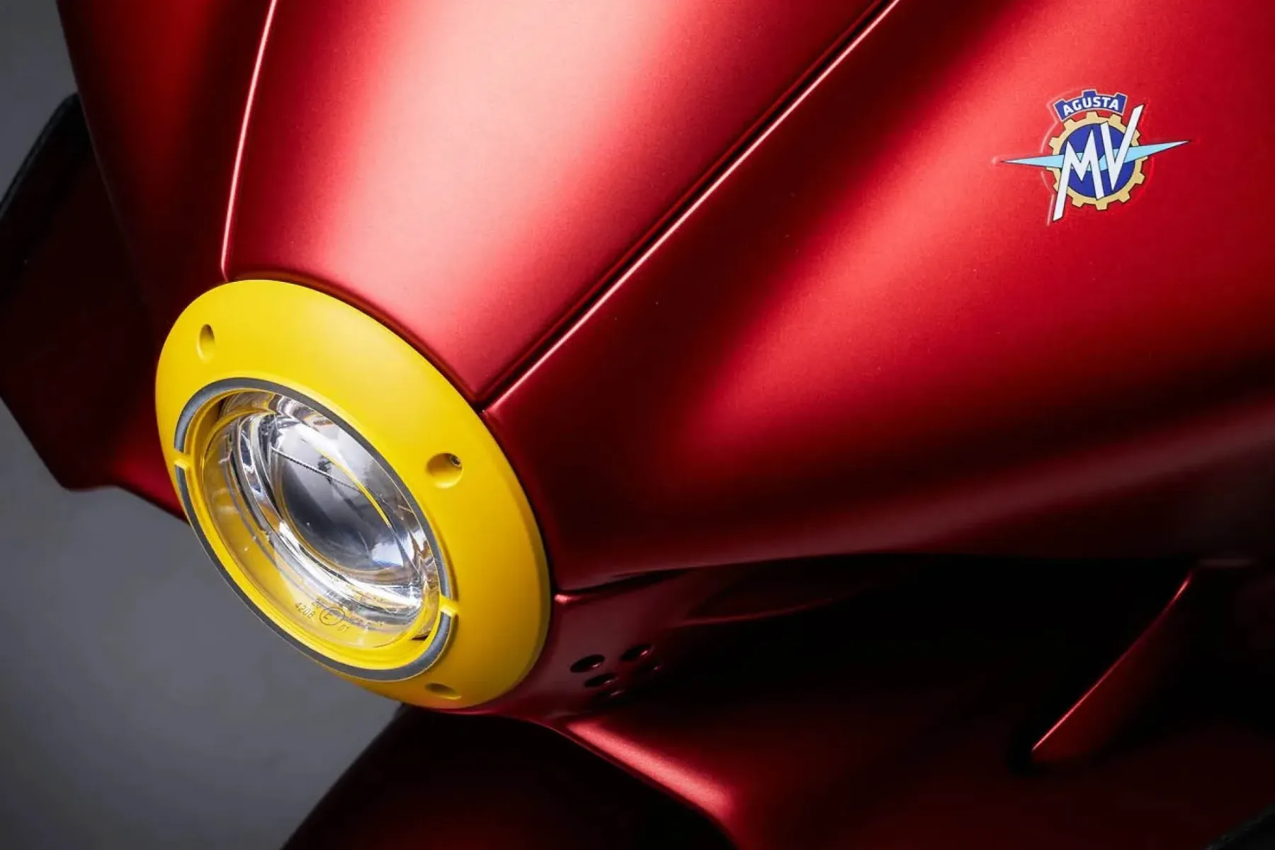 MV Agusta Superveloce 1000 Ago: zakaj 80 tisočakov in polletno čakanje nista (čisto) nora ideja