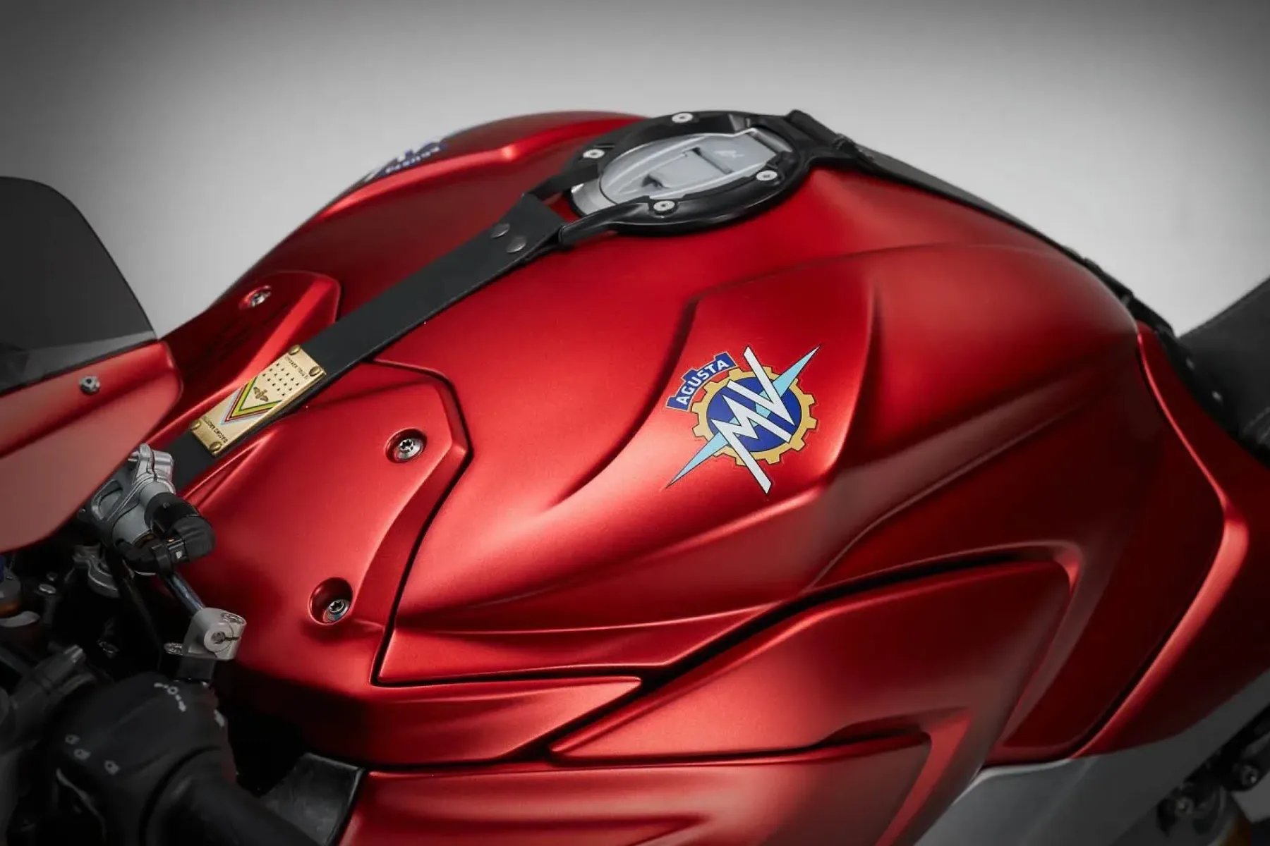 MV Agusta Superveloce 1000 Ago: zakaj 80 tisočakov in polletno čakanje nista (čisto) nora ideja