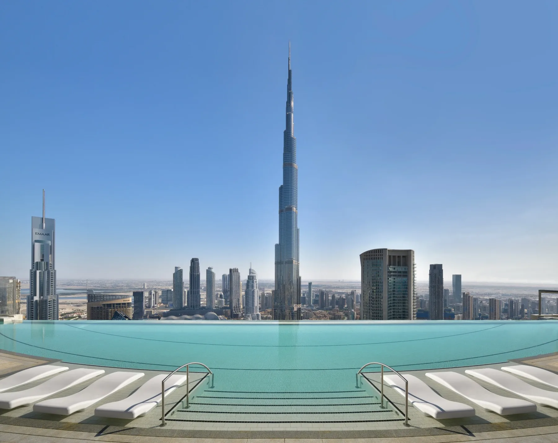Najbolj spektakularni “infinity bazeni” v Dubaju: Kraljevsko razkošje na vrhu mesta