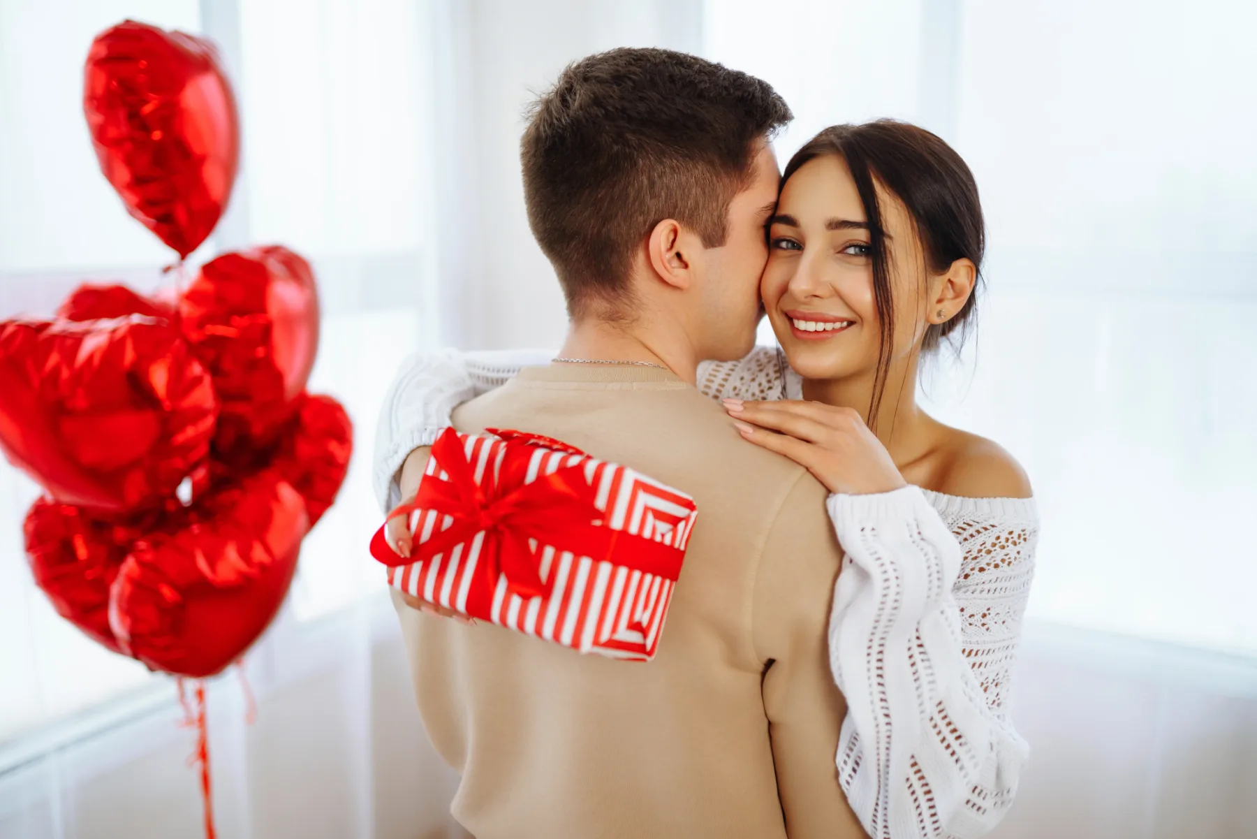 Najboljša darila za Valentinovo: Očarajte svojo ljubezen z izvirnim darilom