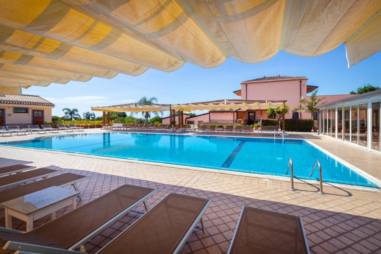 Najboljši hoteli na Siciliji za romantike, ki si želijo popolne avanture na jugu Italije