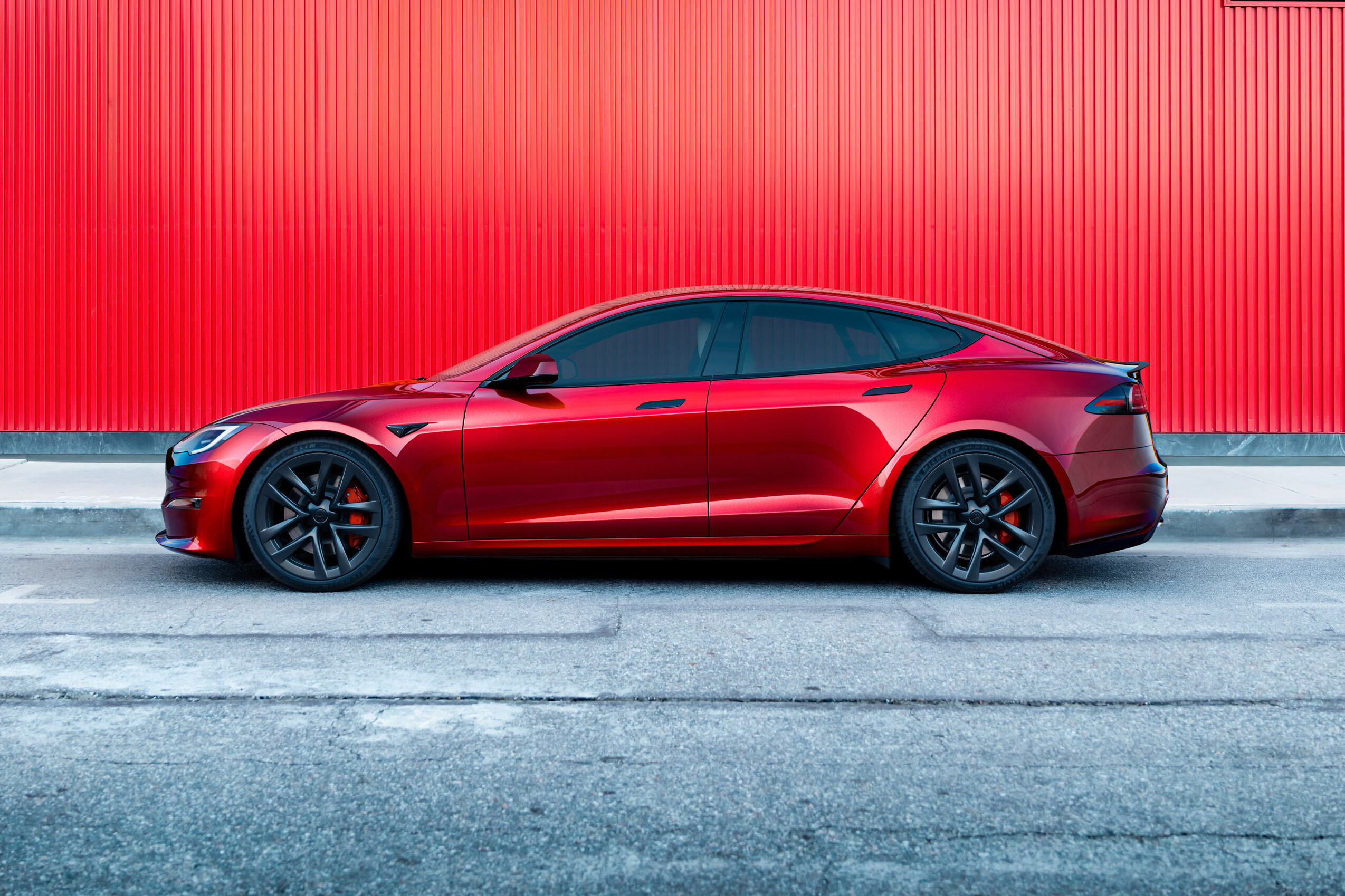 Najboljši rabljeni električni avtomobil 2024 – je še vedno Tesla, a ne tista, ki jo imaš v mislih!