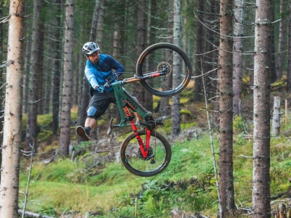 Najem električnih gorskih koles pri Elpec eBikes in tura z gorskimi kolesi v sanjskih Dolomitih