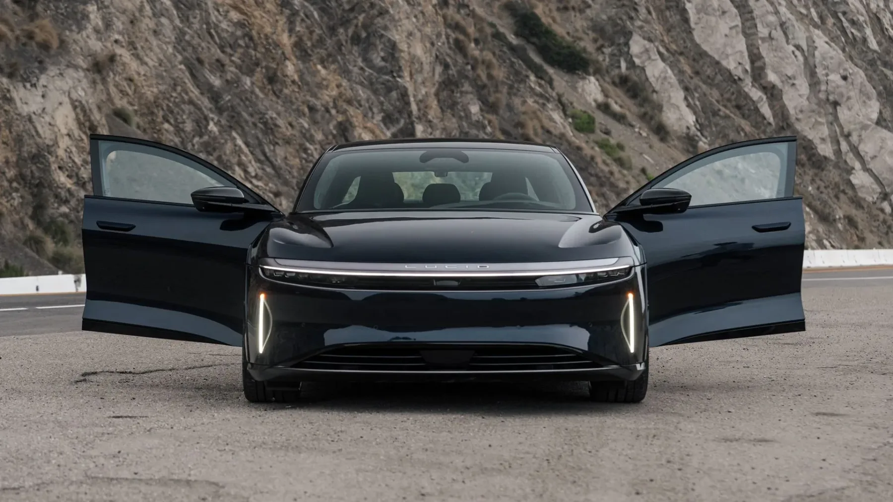 Najhitrejše blindirano oklepno vozilo na svetu: Lucid Air Sapphire predelovalca U.S. Armor Group