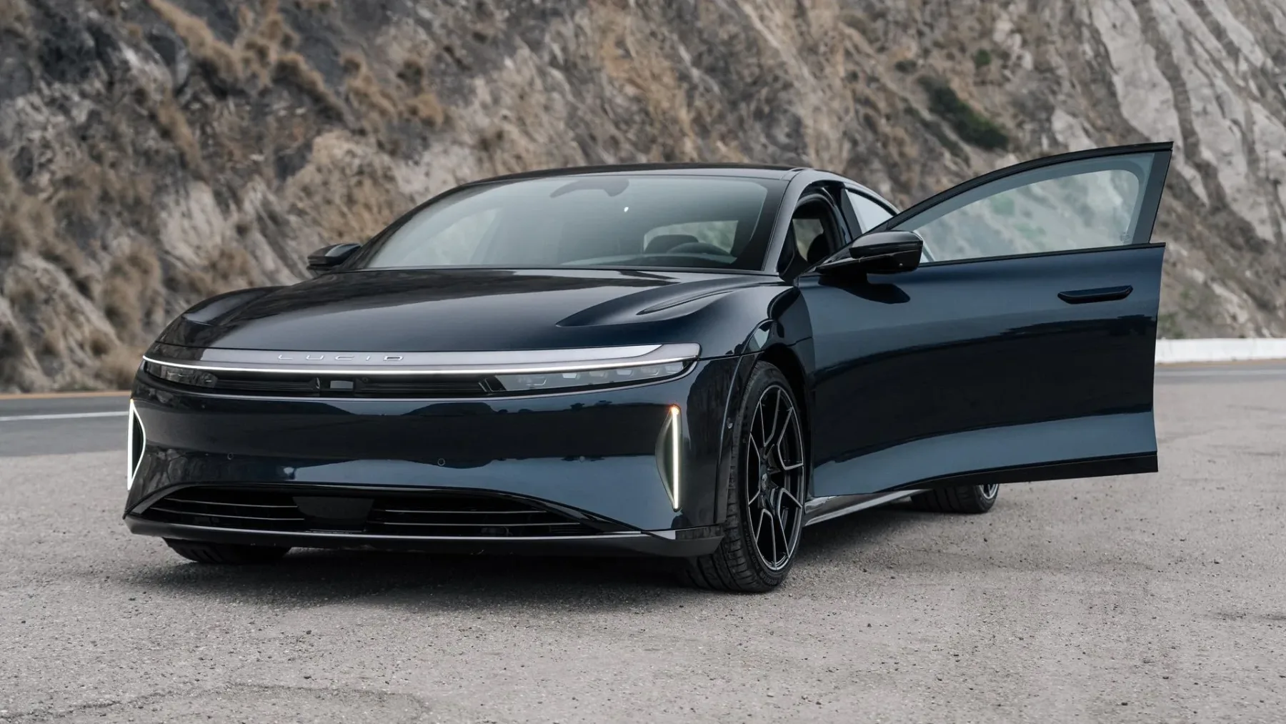 Najhitrejše blindirano oklepno vozilo na svetu: Lucid Air Sapphire predelovalca U.S. Armor Group