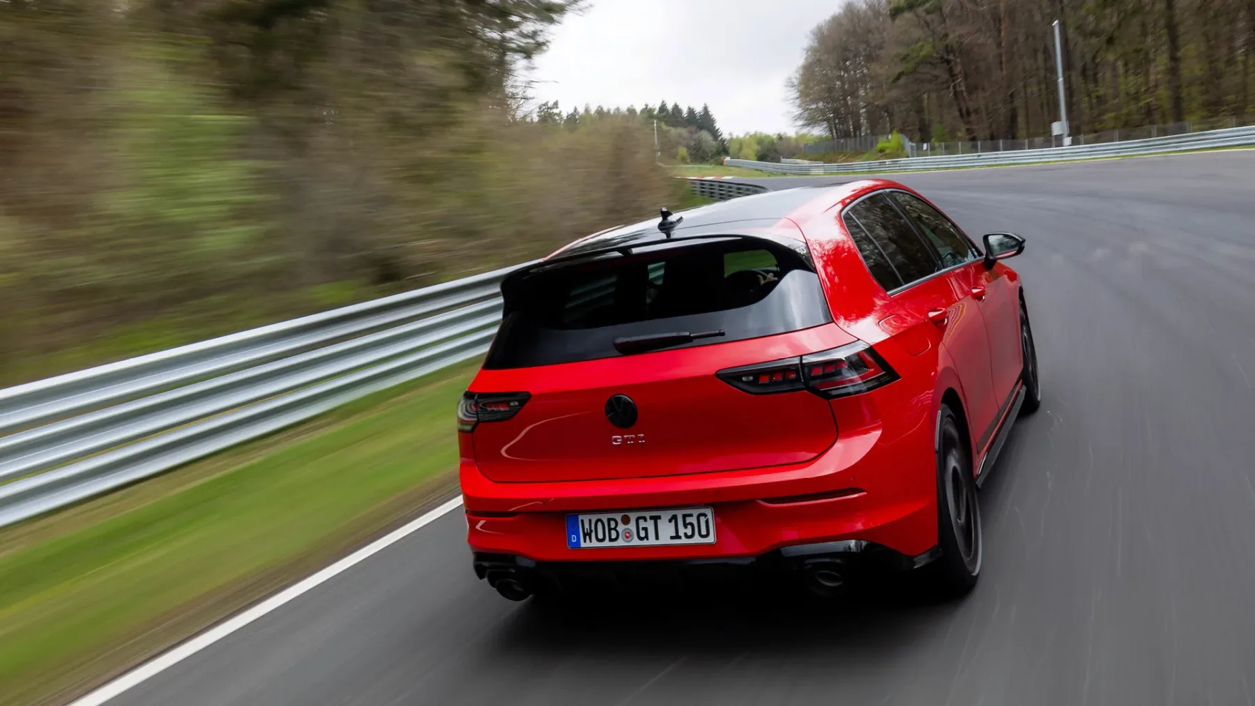Najhitrejši Golf v zgodovini: Zakaj Golf GTI Edition 50 s 325 “konji” vozi kot hudič na Red Bullu?