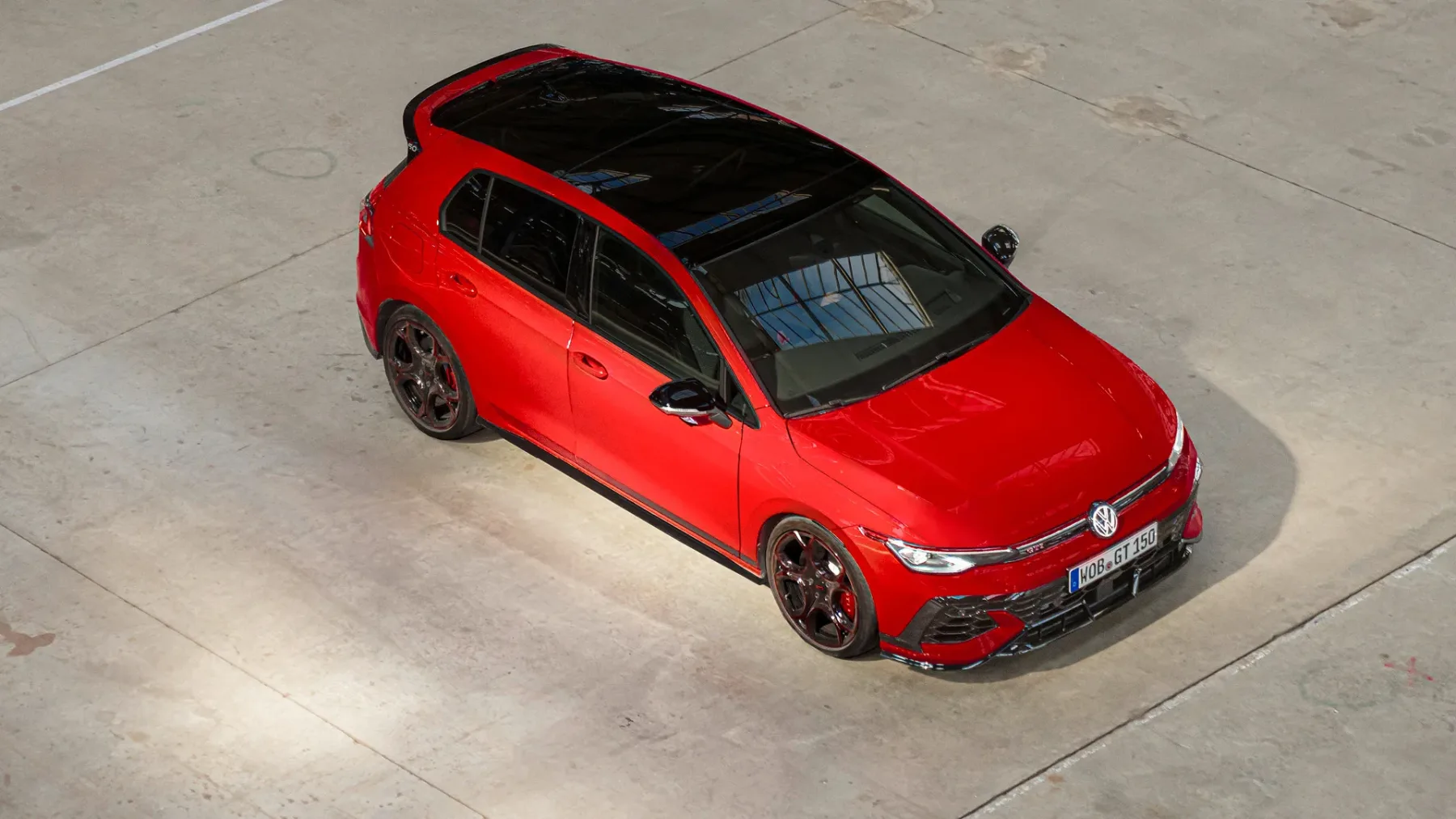 Najhitrejši Golf v zgodovini: Zakaj Golf GTI Edition 50 s 325 “konji” vozi kot hudič na Red Bullu?