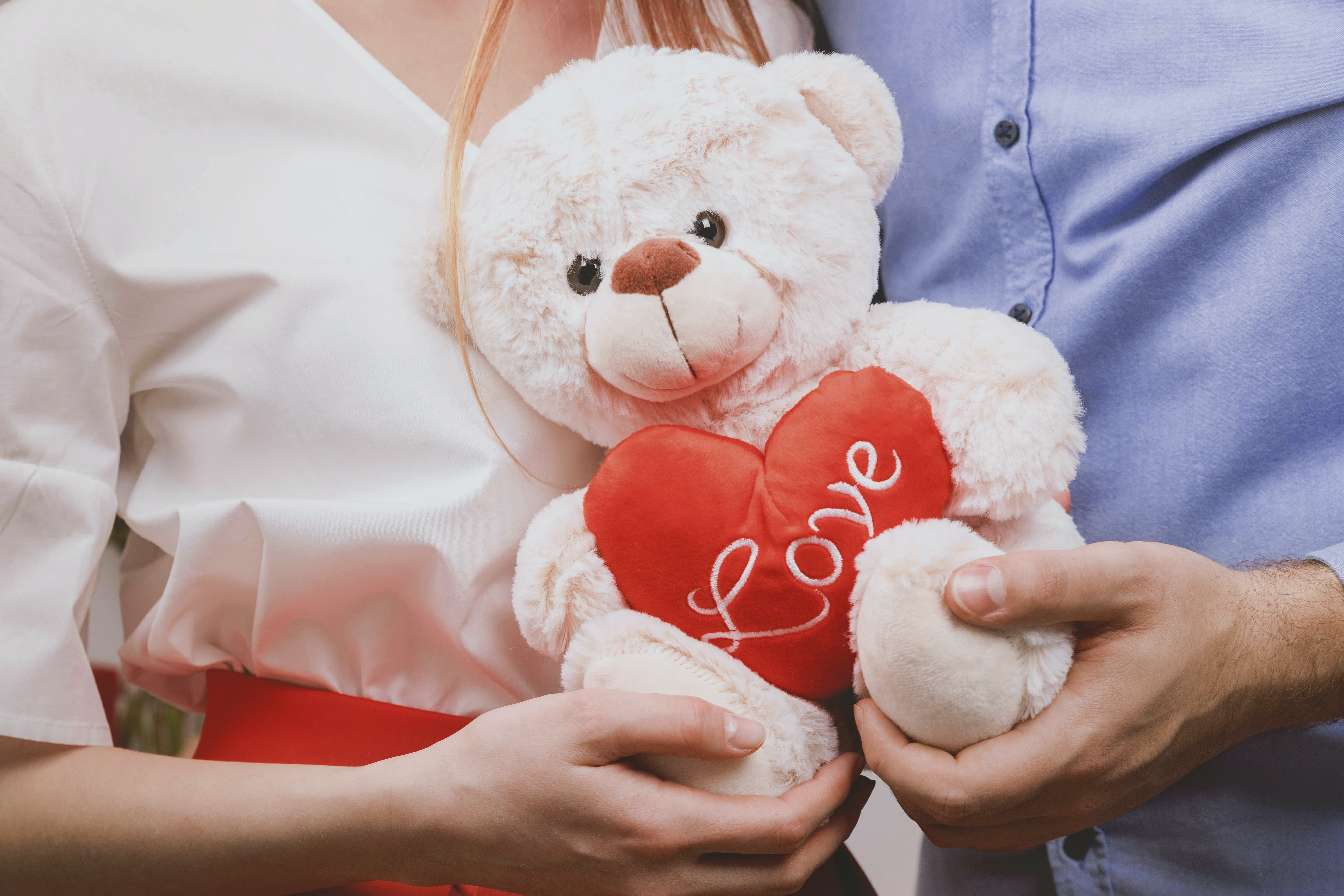 Najlepši verzi za Valentinovo: ljubezenska sporočila in citati za Valentinovo