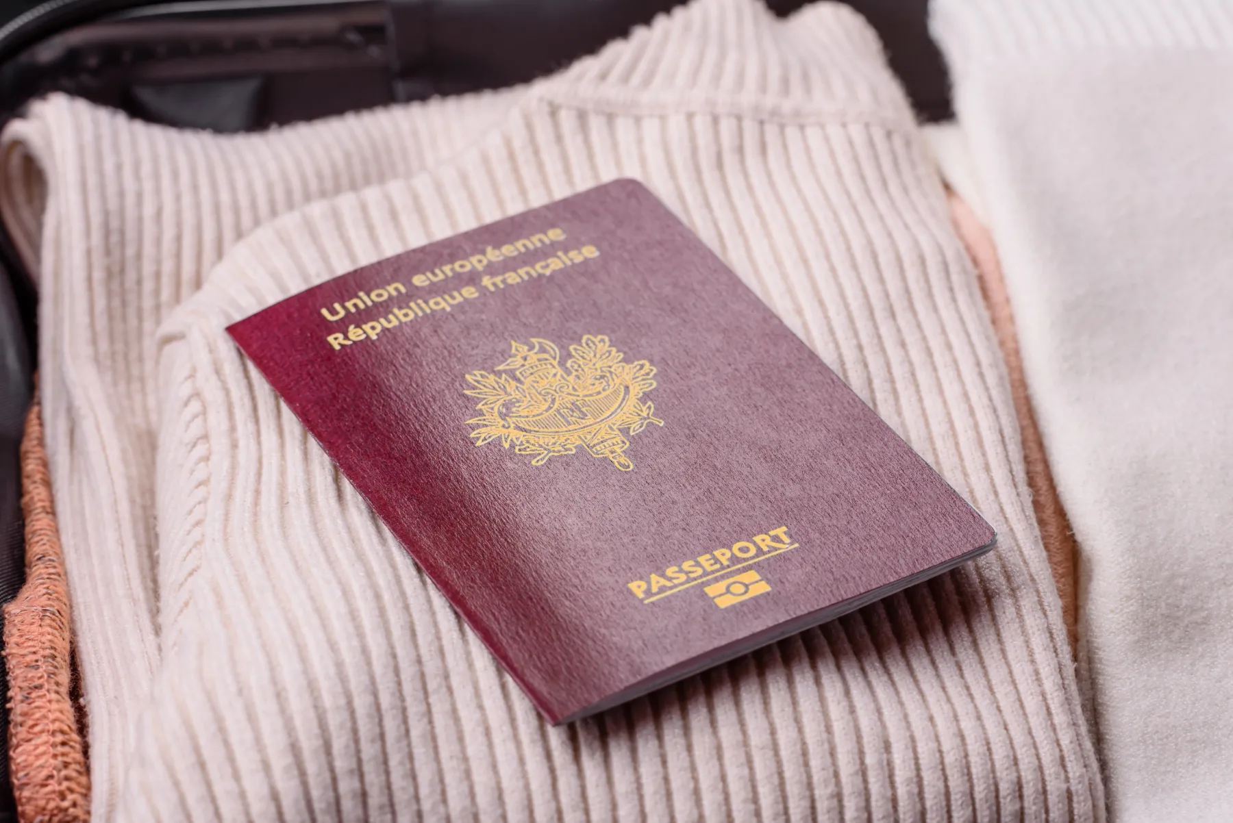 Najmočnejši potni listi leta 2024: Kdo vodi in zakaj?