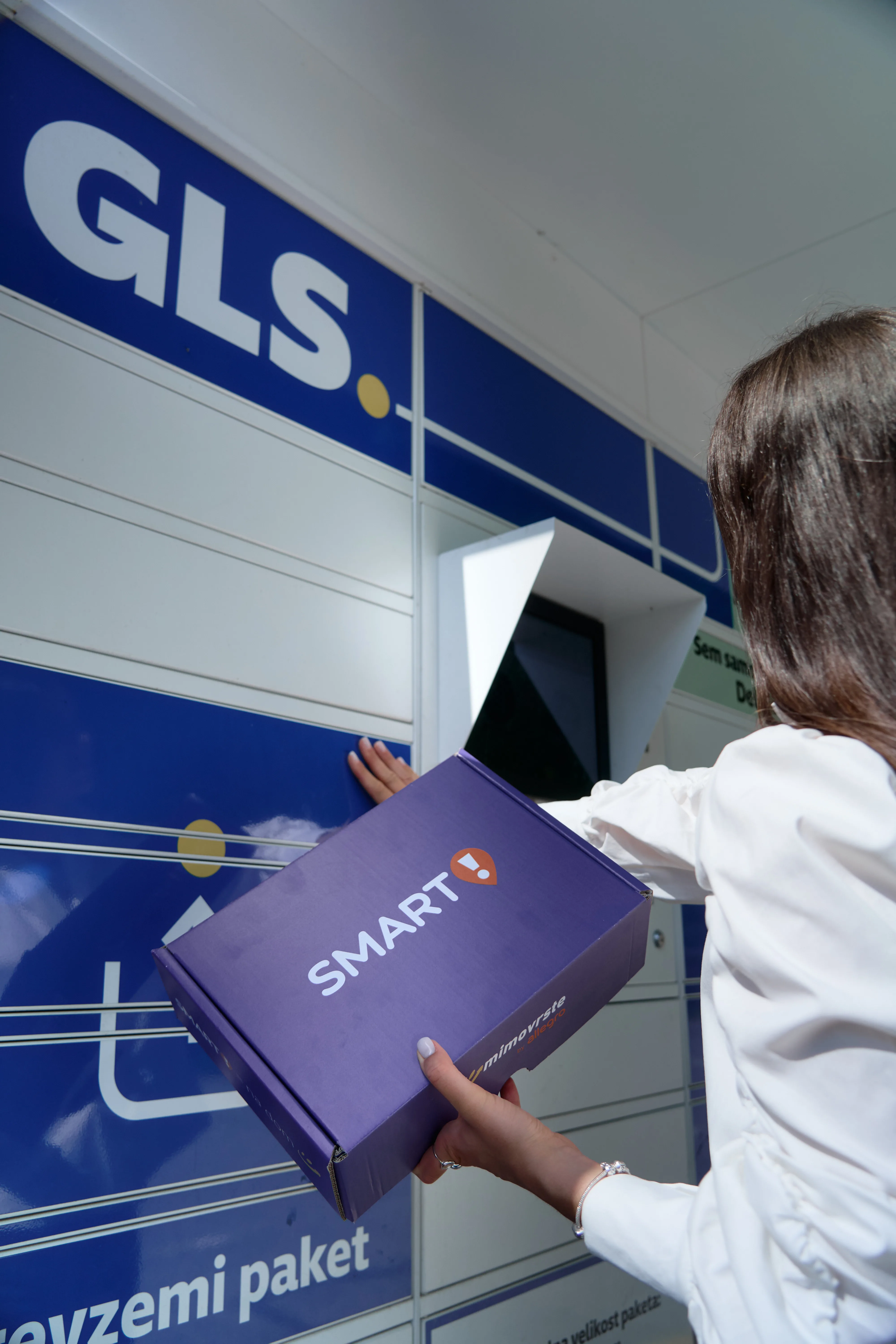 Nakup prek spleta? Izkoristite neomejeno dostavo – Smart!