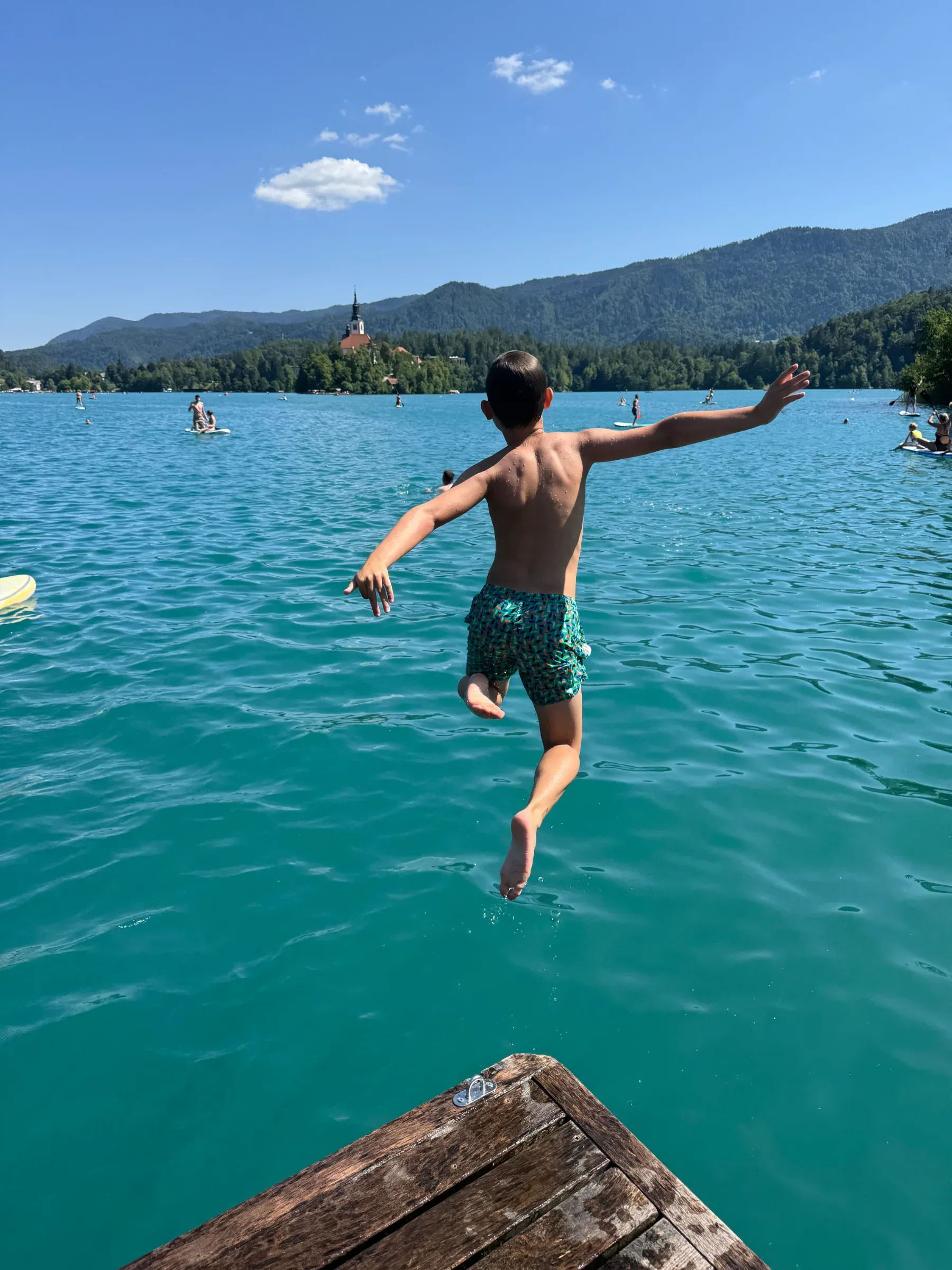 Naš otrok pravi, da je Bled najboljše kopališče na svetu. Turisti se strinjajo. Edini, ki tega še nismo dojeli, smo Slovenci