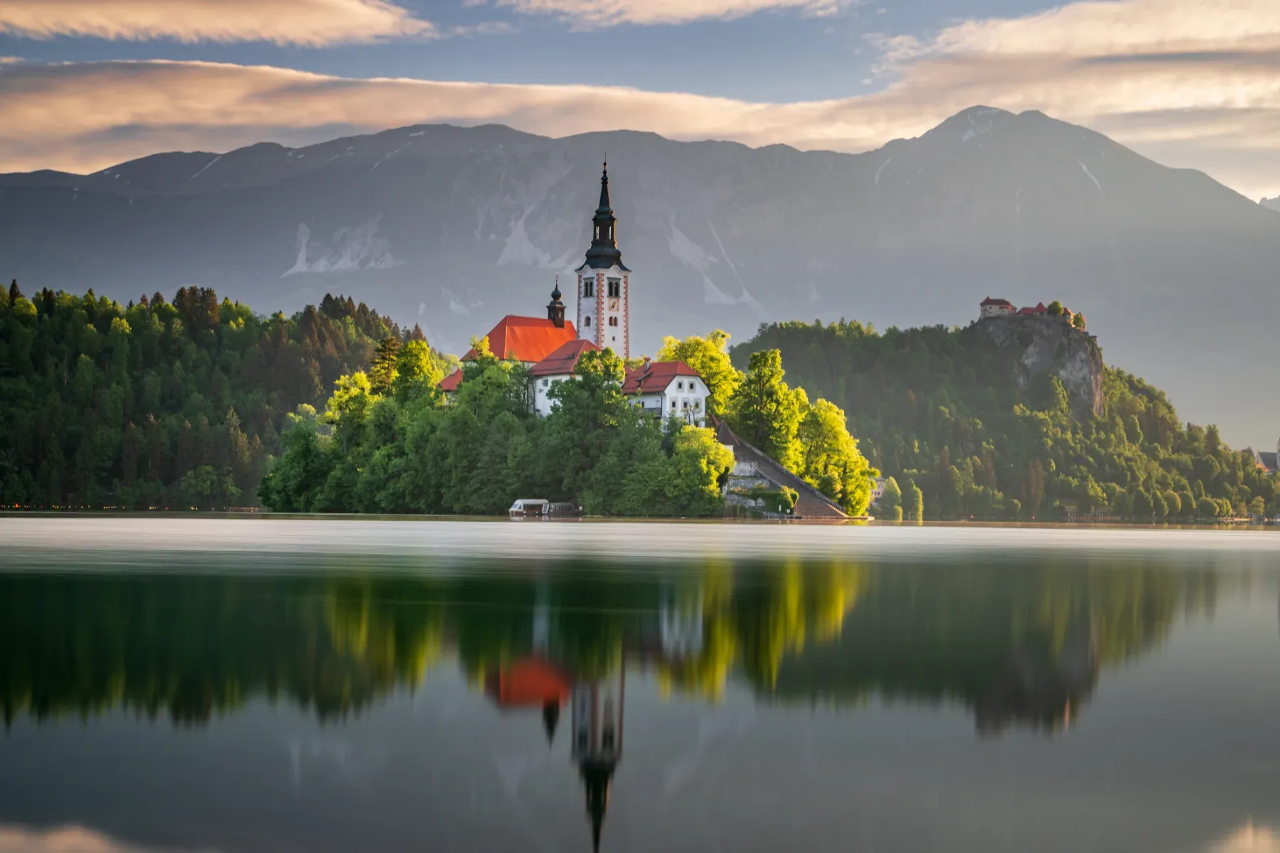 Naš otrok pravi, da je Bled najboljše kopališče na svetu. Turisti se strinjajo. Edini, ki tega še nismo dojeli, smo Slovenci