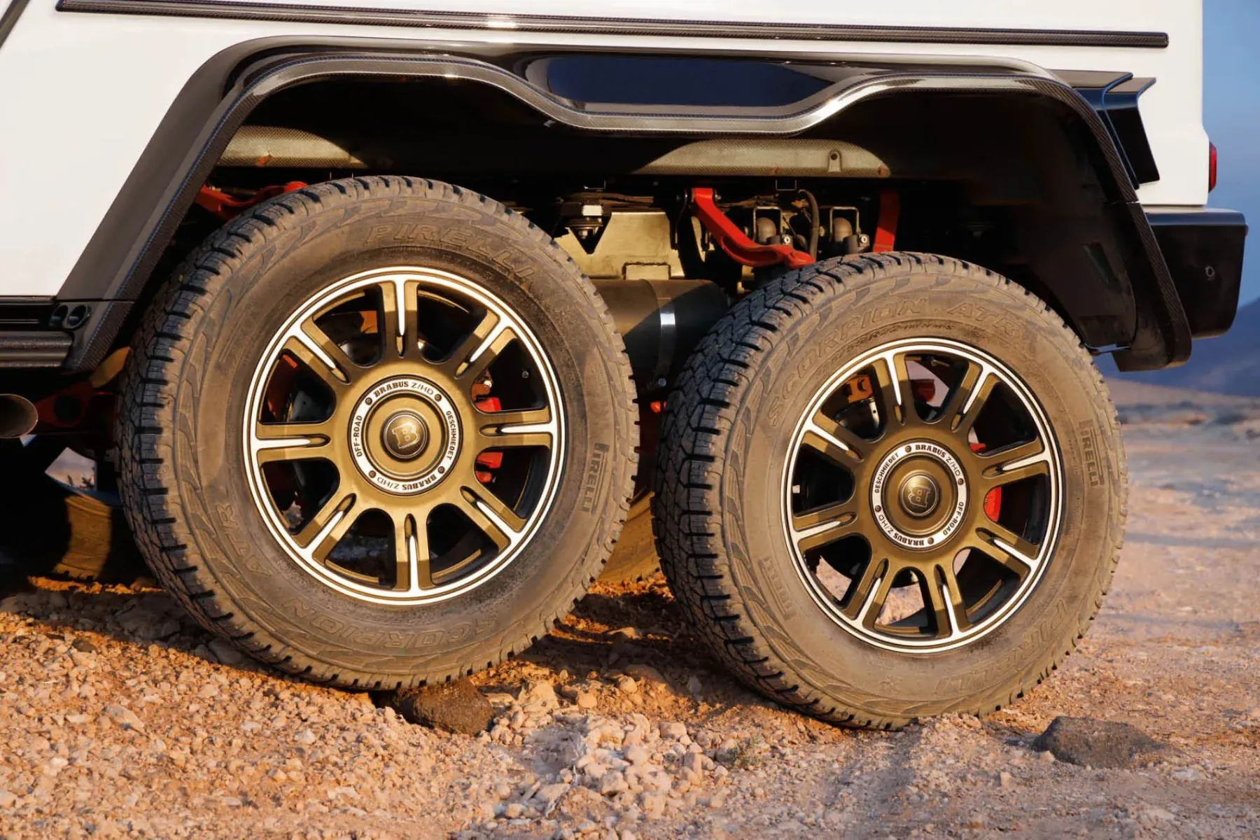 Ne boste verjeli: BRABUS XLP 800 6×6 Adventure v 5,8 s do 100 km/h – in stane prek 1,3 mio €