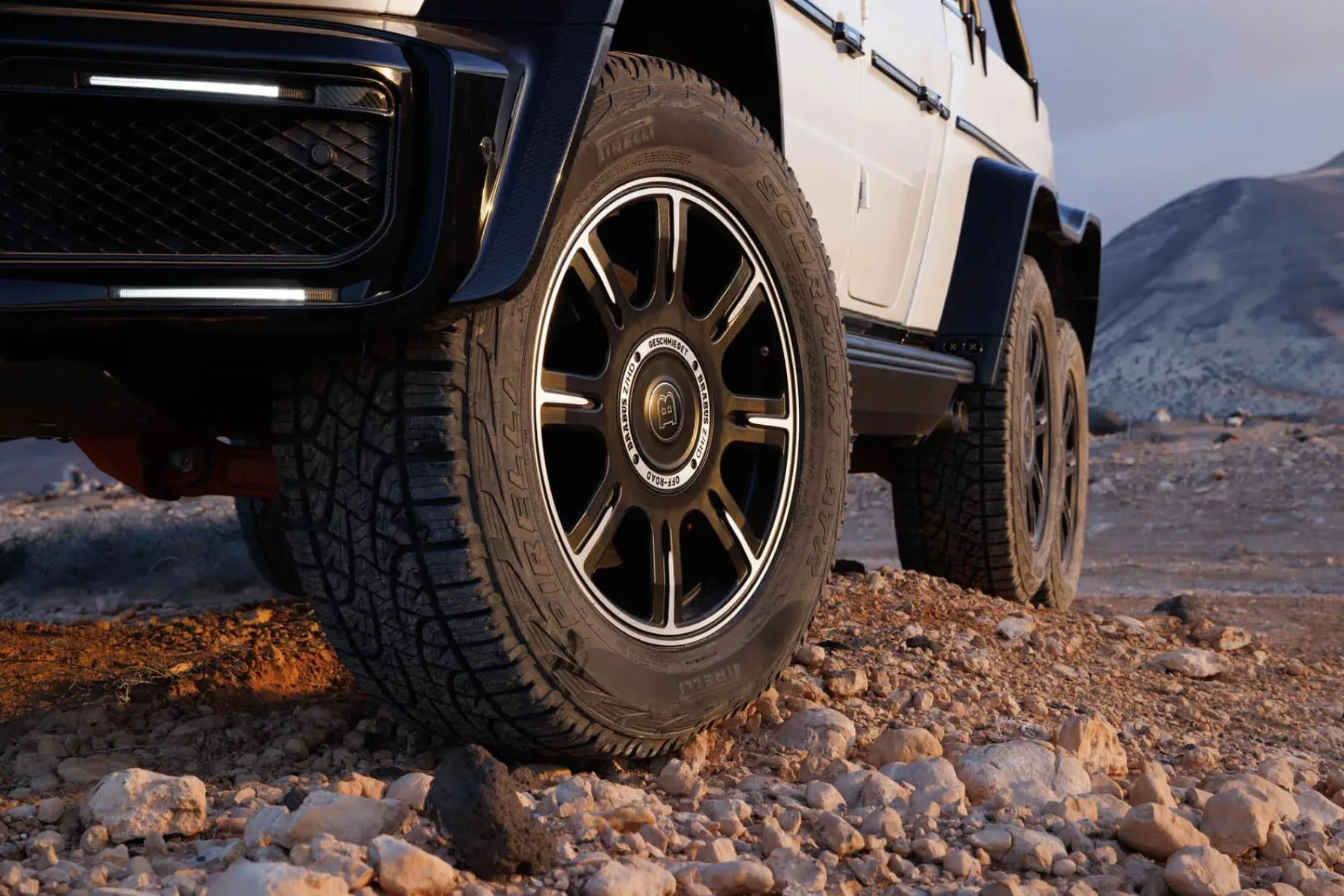 Ne boste verjeli: BRABUS XLP 800 6×6 Adventure v 5,8 s do 100 km/h – in stane prek 1,3 mio €