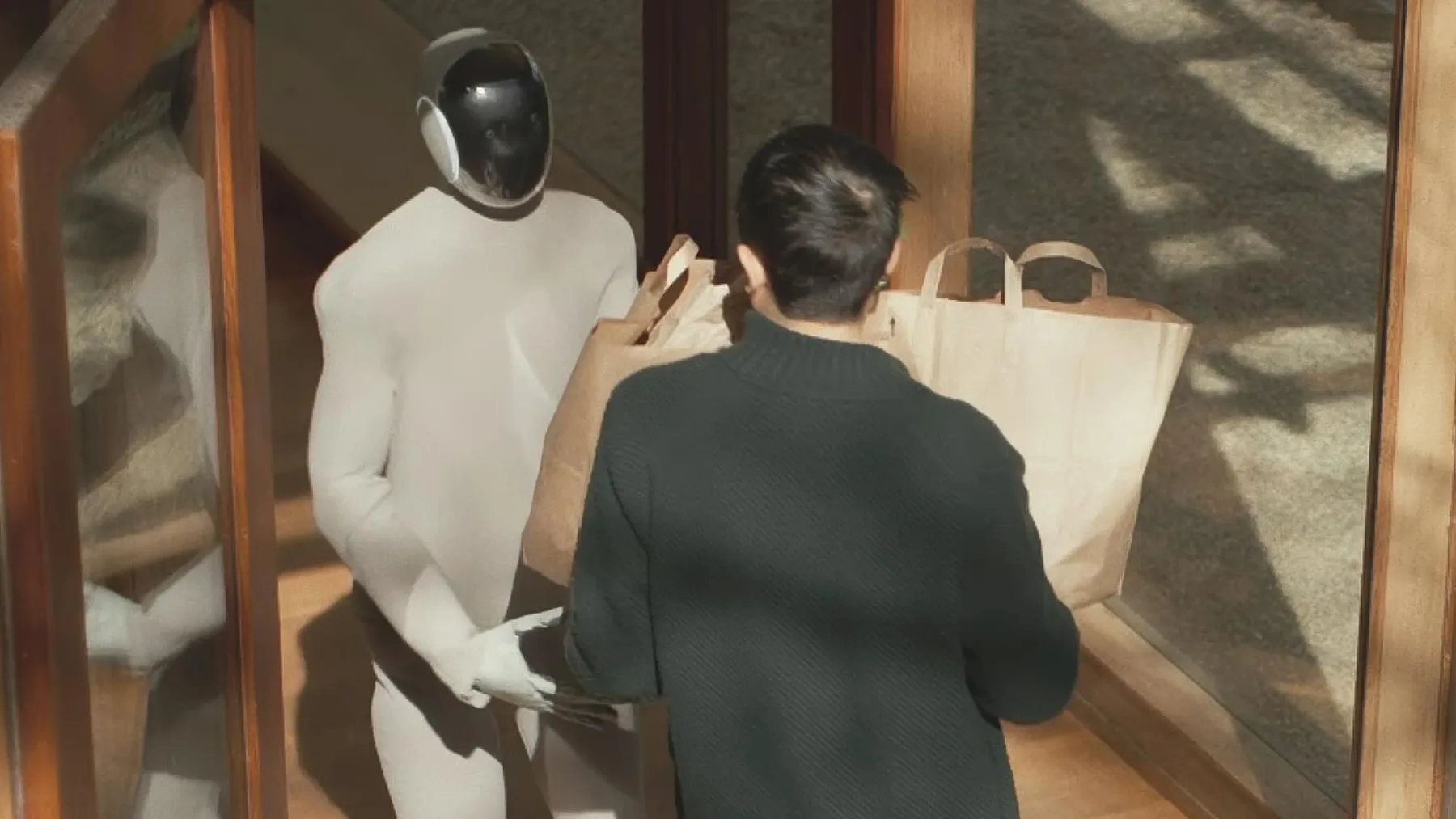 Neo Gamma: humanoidni robot kot gospodinjski pomočnik