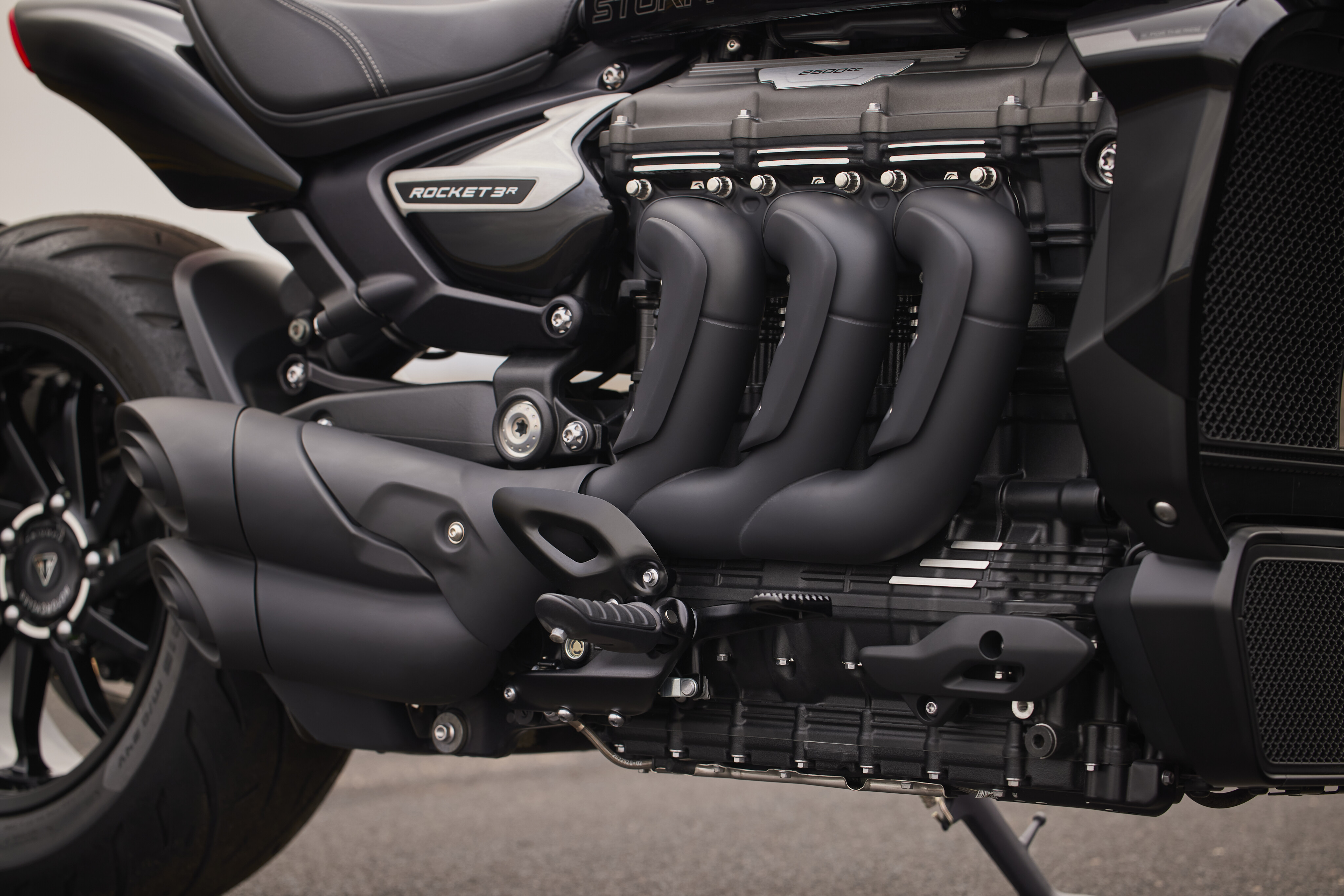 Nevihta prihaja: Triumph Rocket 3 Storm Edition