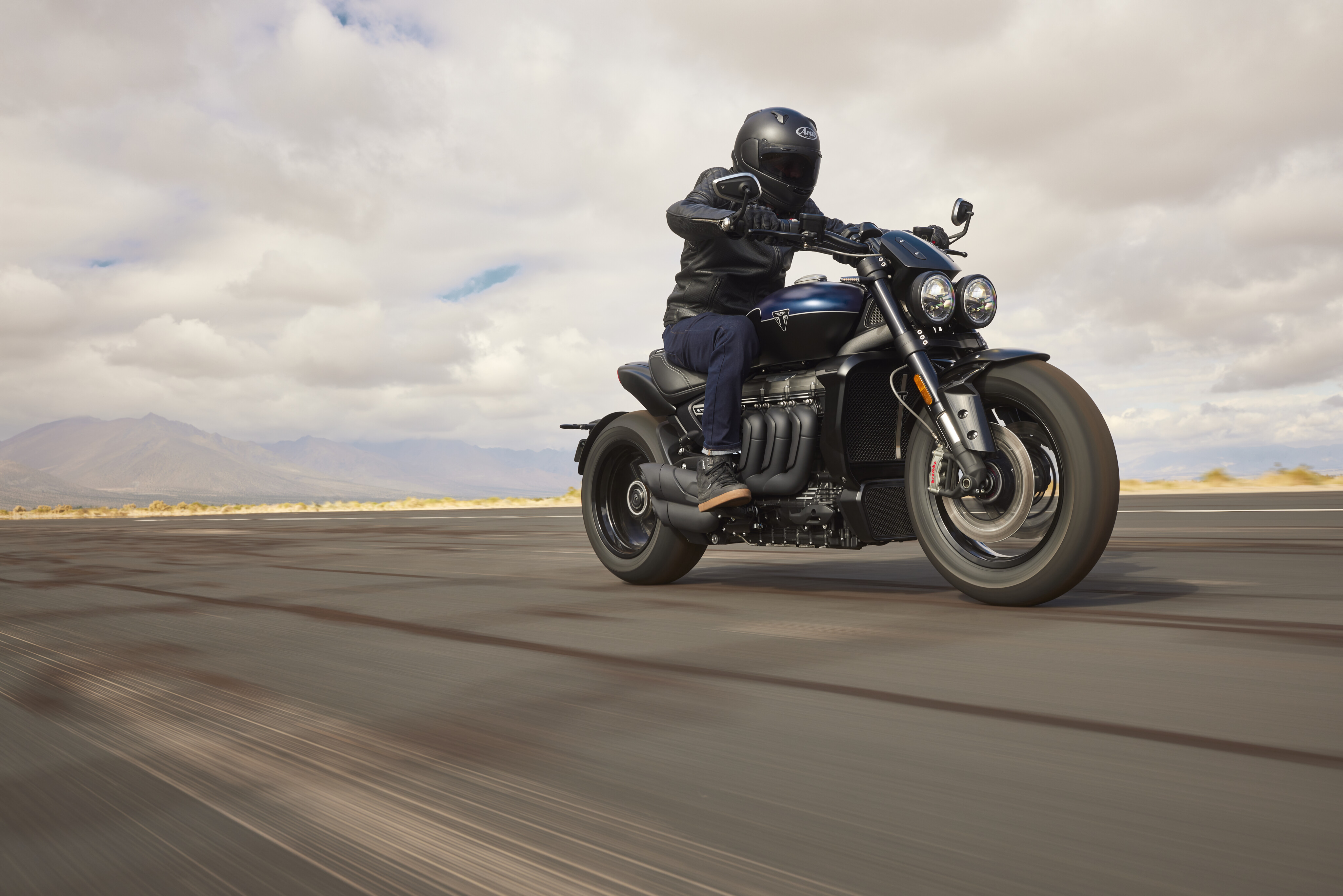 Nevihta prihaja: Triumph Rocket 3 Storm Edition