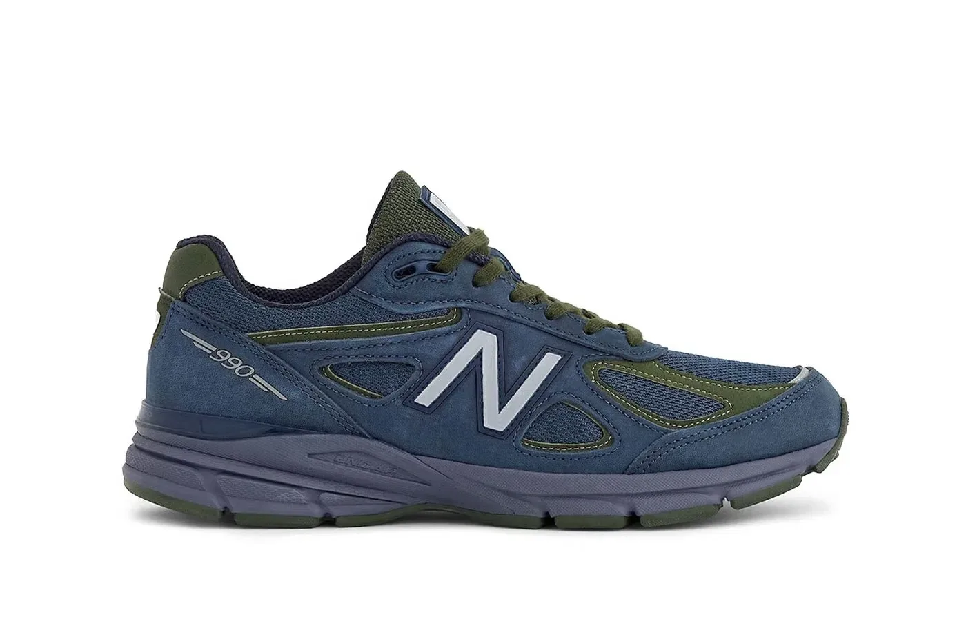 New Balance 990v4 v mornarsko modri barvi: Bo ta kultna superga to jesen osvojila tudi naše ulice?