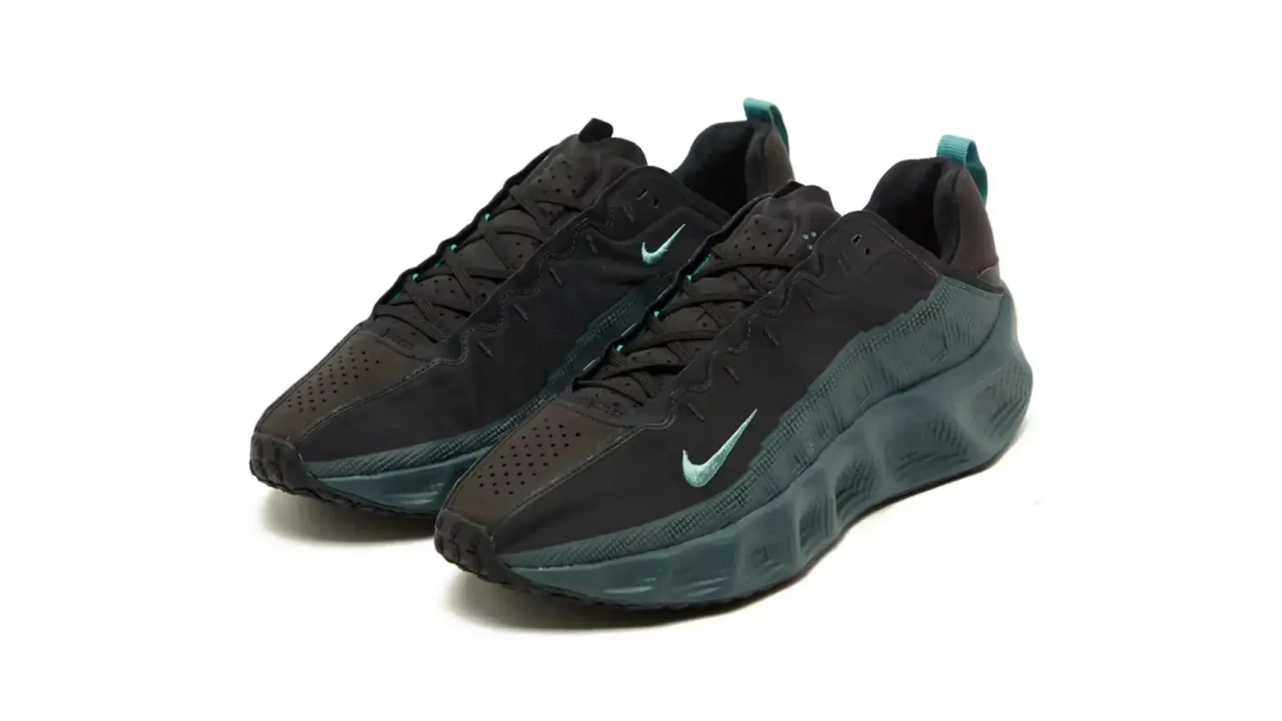 Nike Ava Rover: Superge prihodnosti, ki izgledajo kot digitalna umetnost