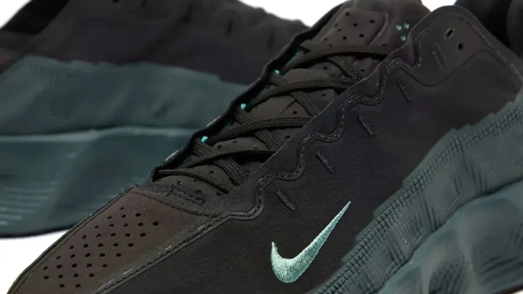 Nike Ava Rover: Superge prihodnosti, ki izgledajo kot digitalna umetnost