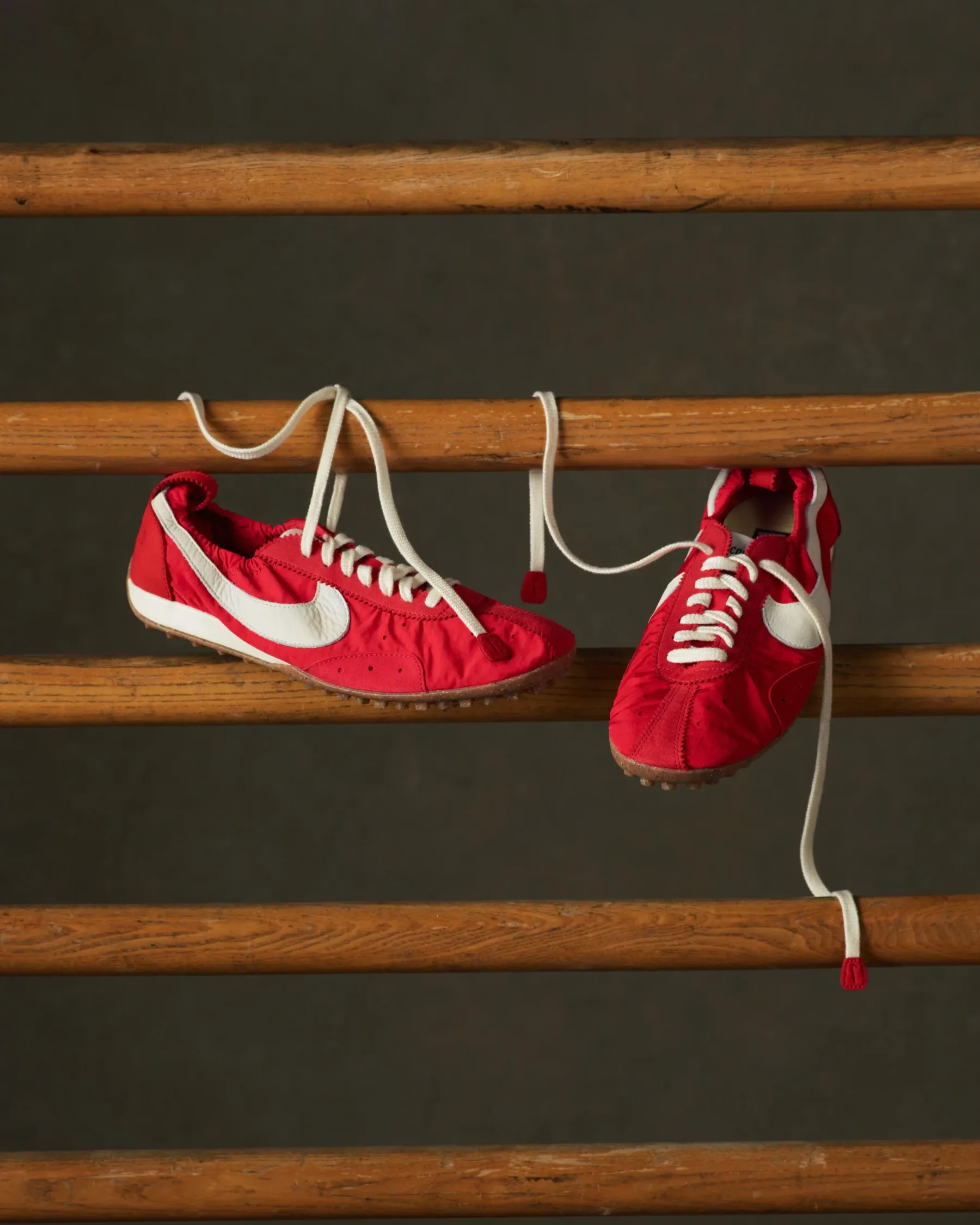 Nike in Jacquemus sta ustvarila superge, ki jih bomo želeli vsi: Moon Shoe so futuristična klasika z olimpijsko dušo