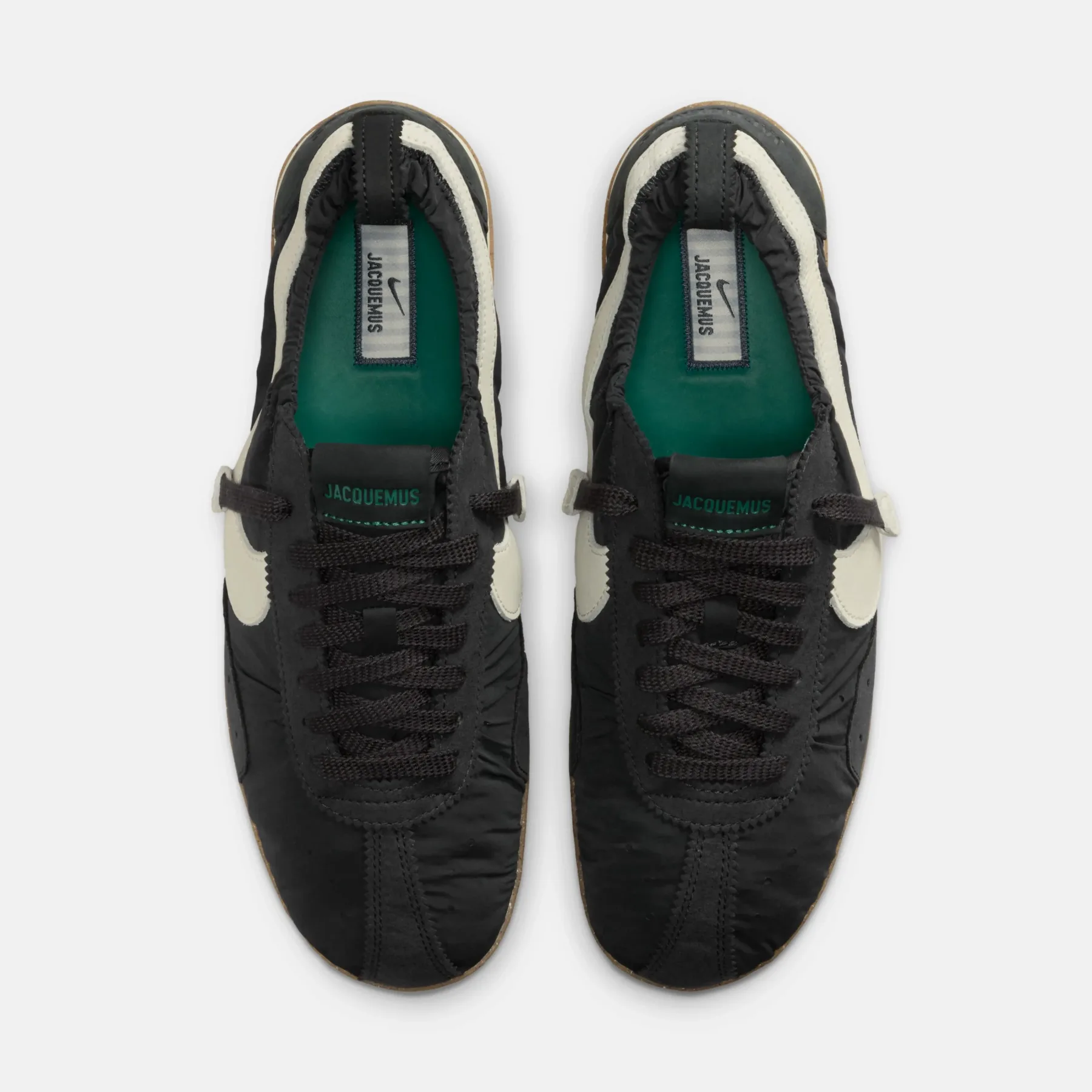 Nike in Jacquemus sta ustvarila superge, ki jih bomo želeli vsi: Moon Shoe so futuristična klasika z olimpijsko dušo