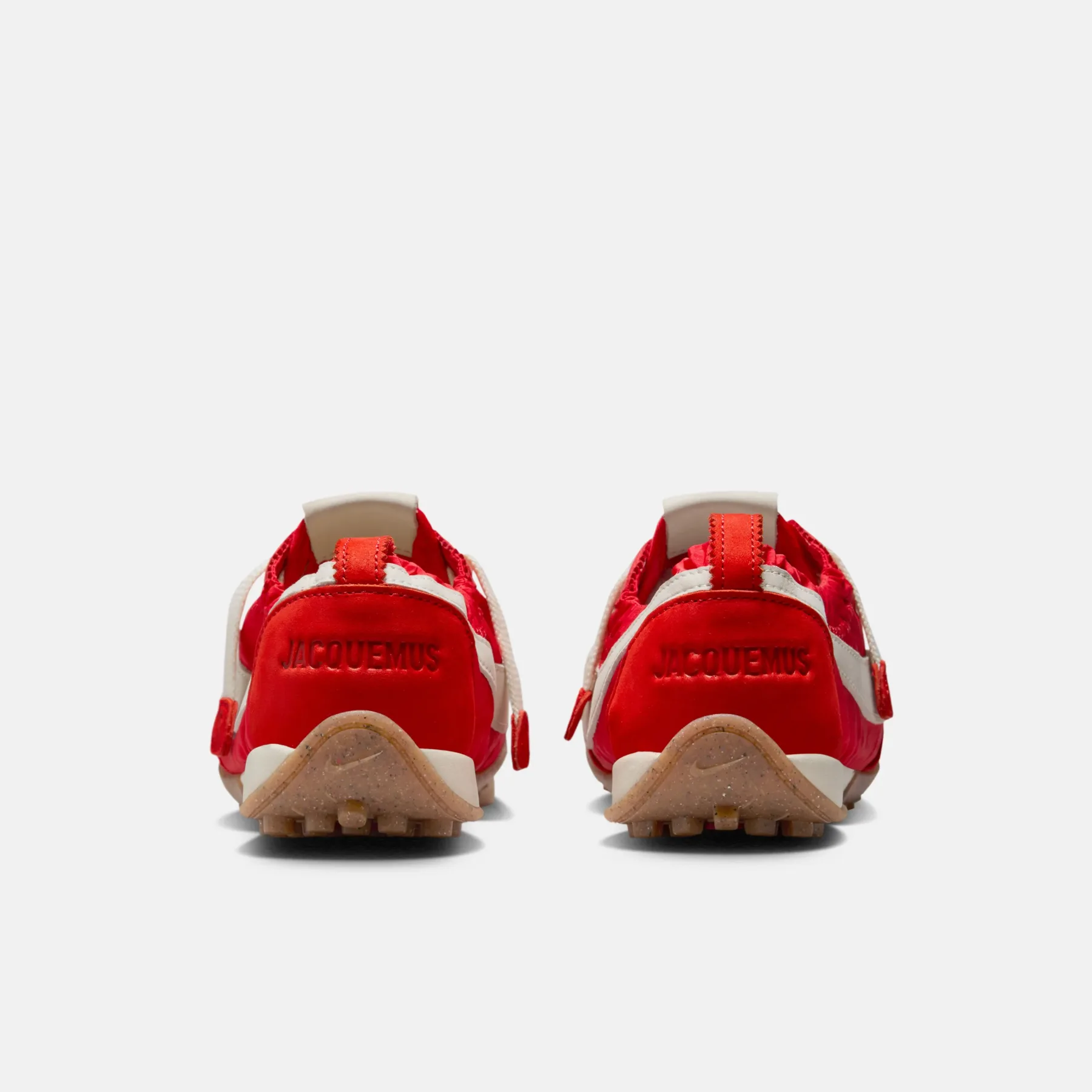 Nike in Jacquemus sta ustvarila superge, ki jih bomo želeli vsi: Moon Shoe so futuristična klasika z olimpijsko dušo
