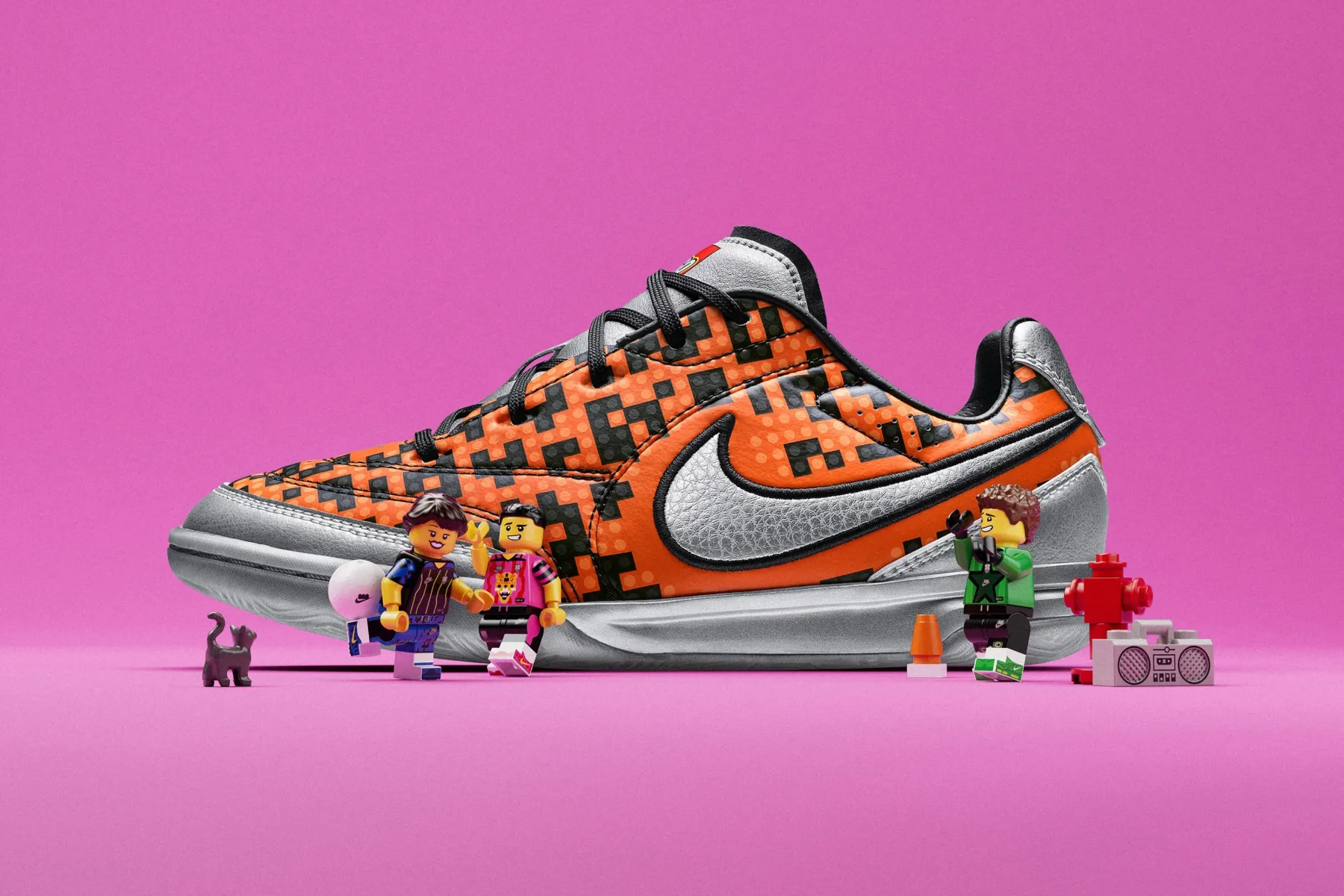 Nike x LEGO: nogometna kolekcija za otroke, ki igrajo hitreje, glasneje in bolj divje (2026)