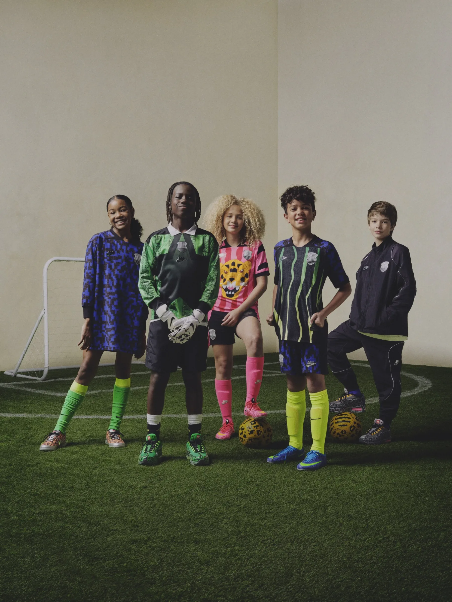 Nike x LEGO: nogometna kolekcija za otroke, ki igrajo hitreje, glasneje in bolj divje (2026)