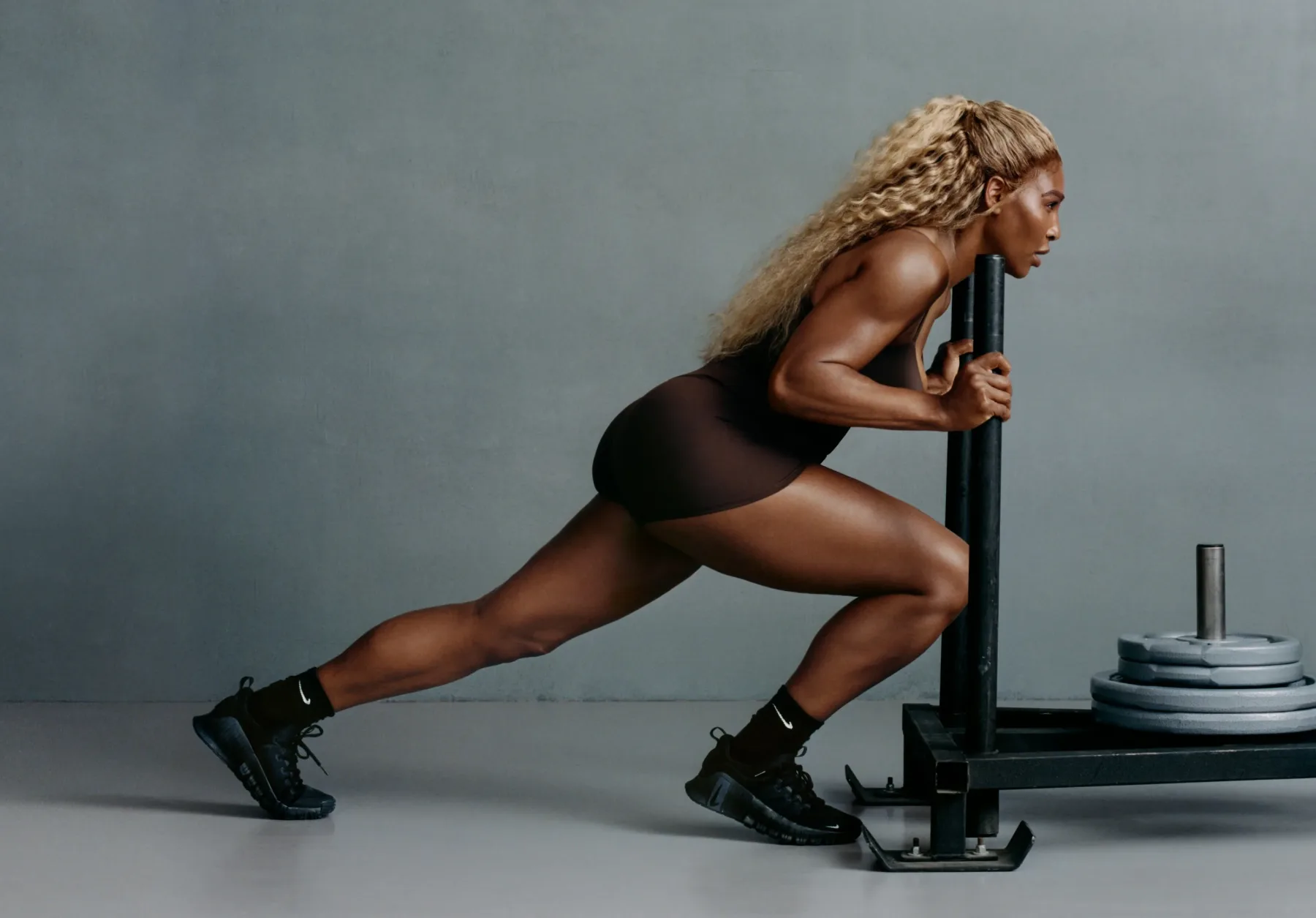 NikeSKIMS: Ko Kim Kardashian in Nike stopita na igrišče, ne govorimo več o športni opremi – govorimo o revoluciji garderobe
