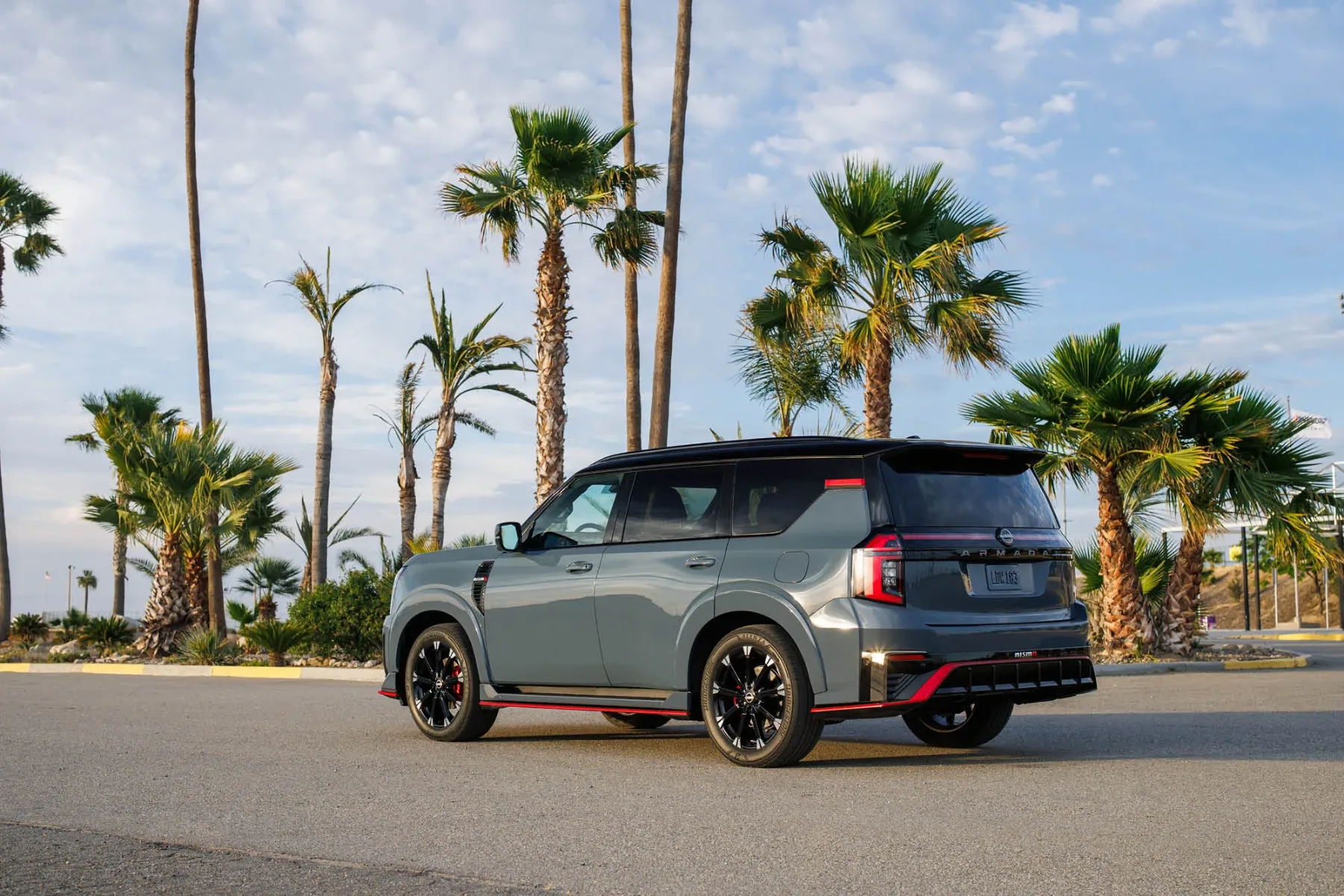 Nissan Armada NISMO 2026 – XXL adrenalinski paket, ki v prtljažniku skriva Nürburgring