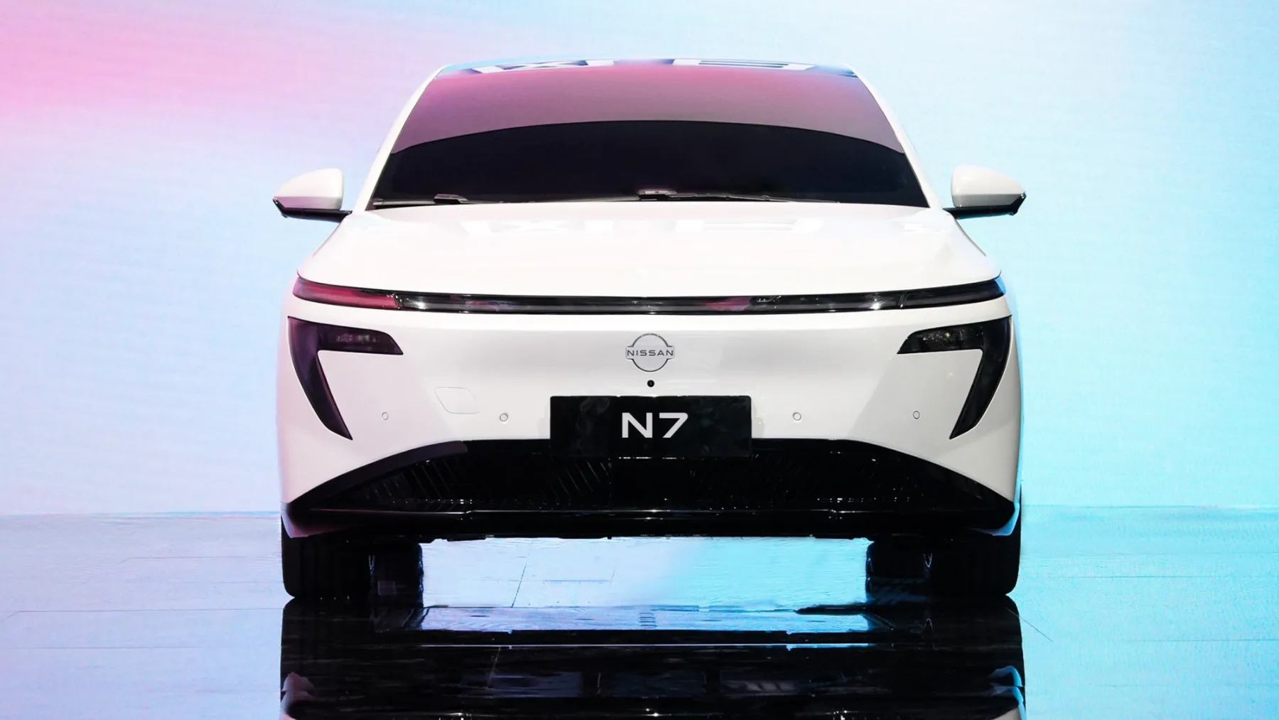 Nissan N7: je električni ponos z vzhoda – ko Dongfeng in Nissan skupaj streljata na Teslo