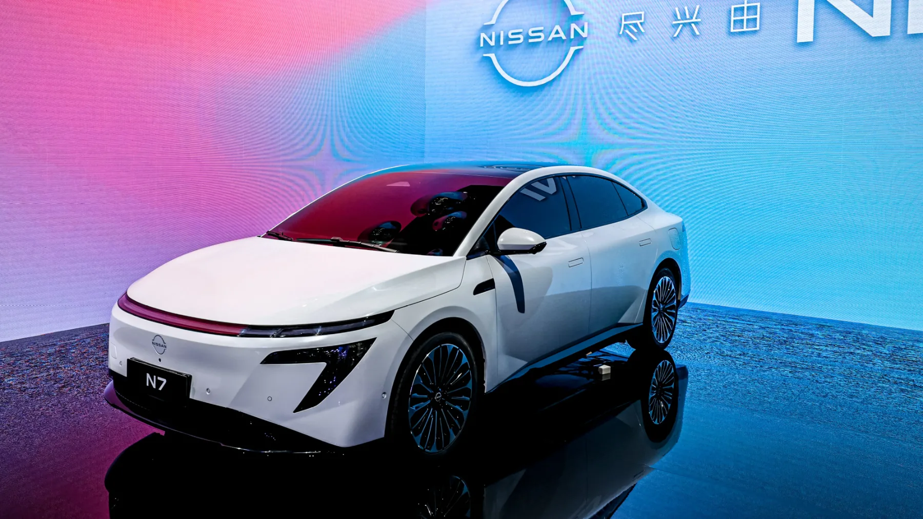 Nissan N7: je električni ponos z vzhoda – ko Dongfeng in Nissan skupaj streljata na Teslo