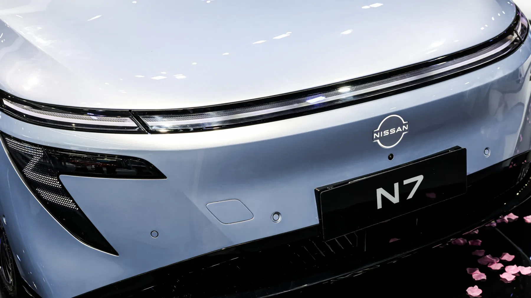 Nissan N7: je električni ponos z vzhoda – ko Dongfeng in Nissan skupaj streljata na Teslo