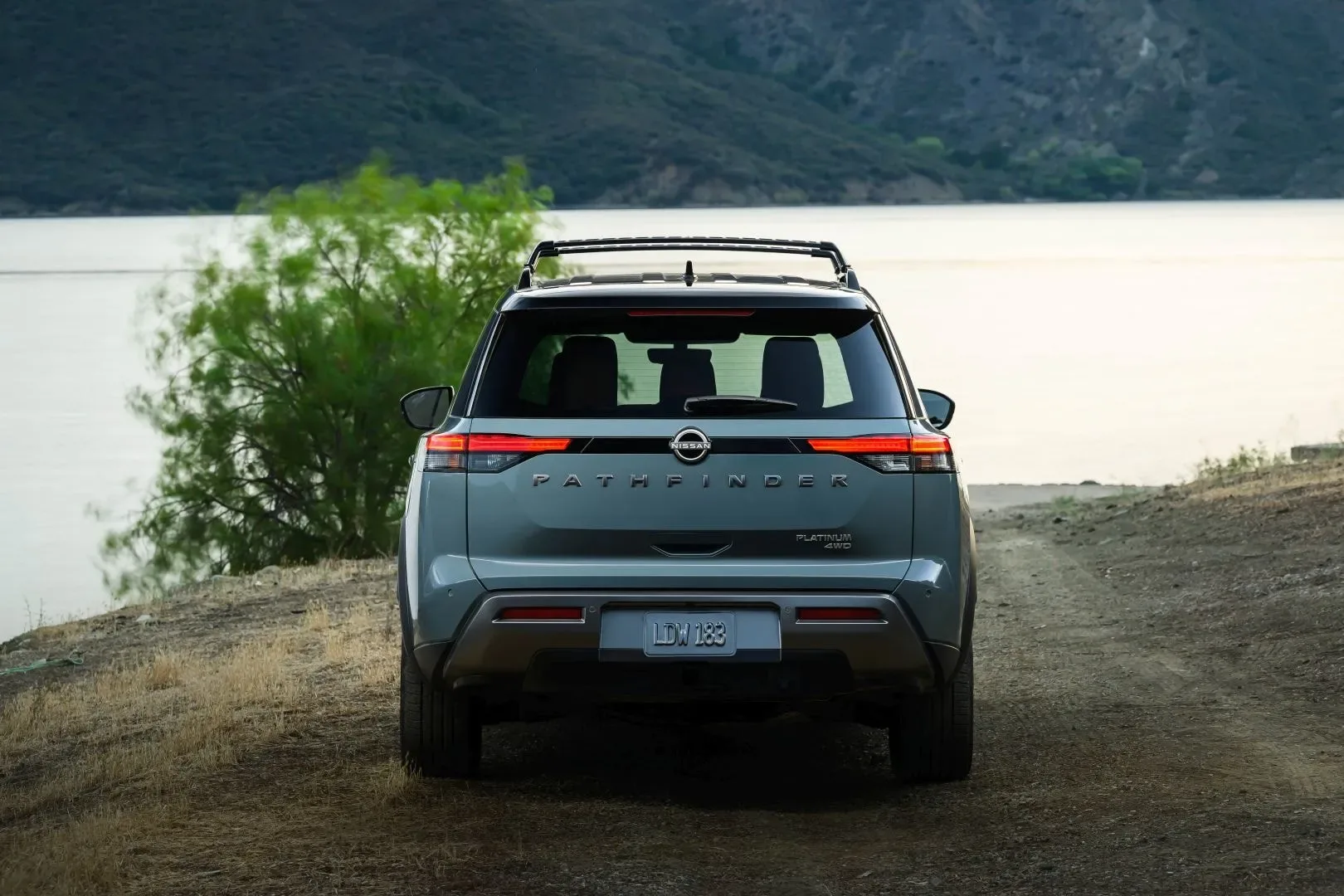 Nissan Pathfinder 2026: ameriški SUV, ki vsako leto postane malo pametnejši, malo drznejši in—priznajmo—malo bolj samozavesten